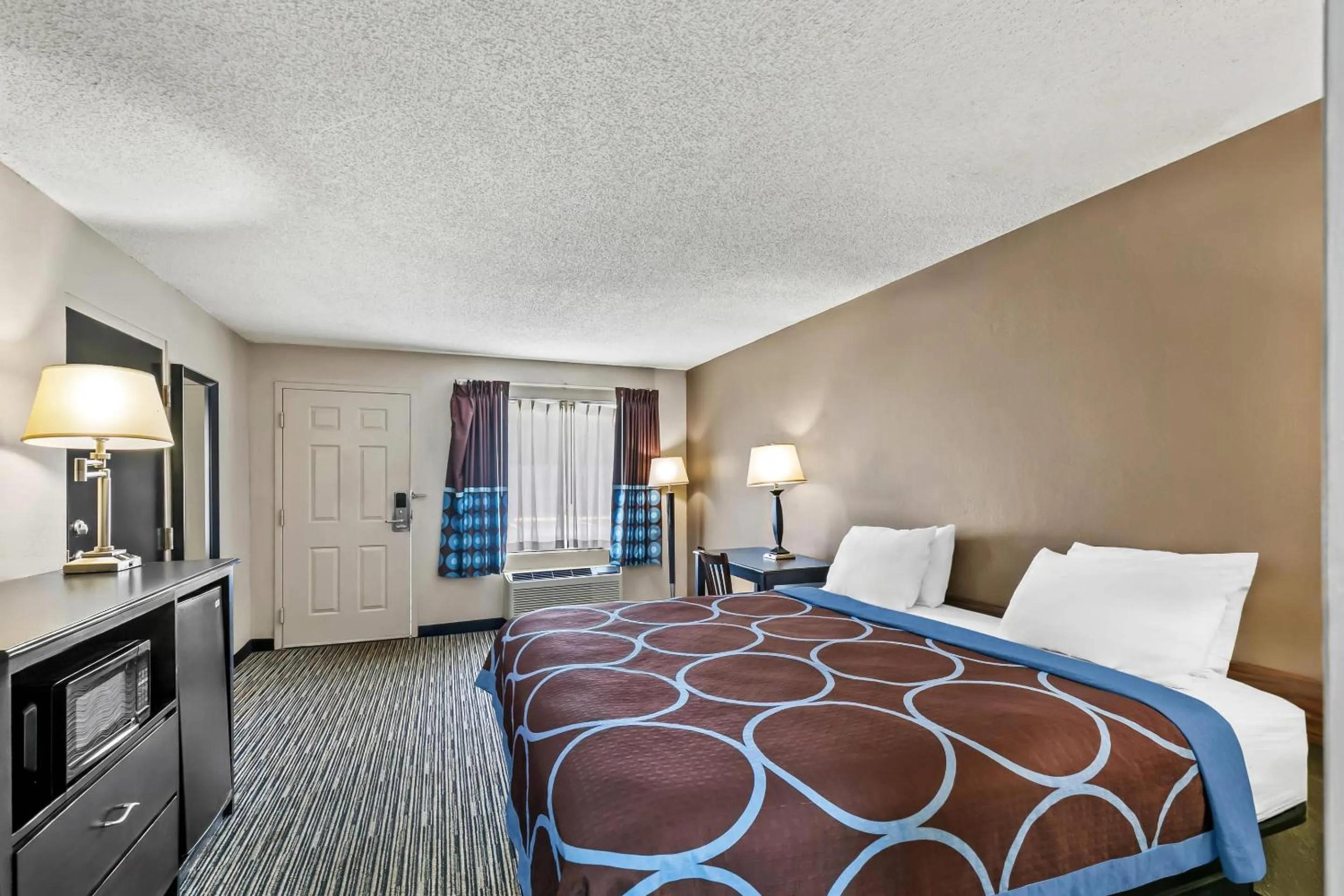 Bedroom, Bed in Econo Lodge Elberton