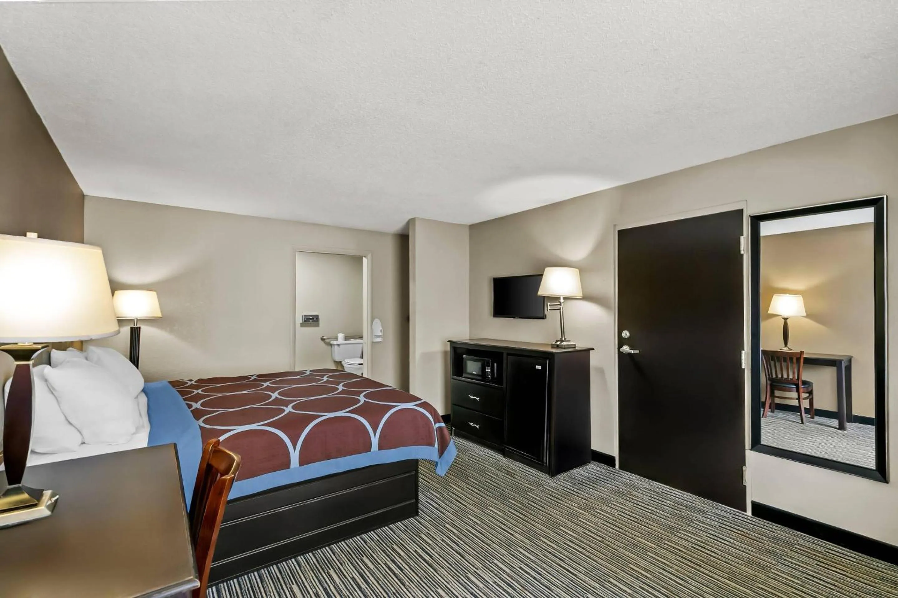 Bedroom, Bed in Econo Lodge Elberton