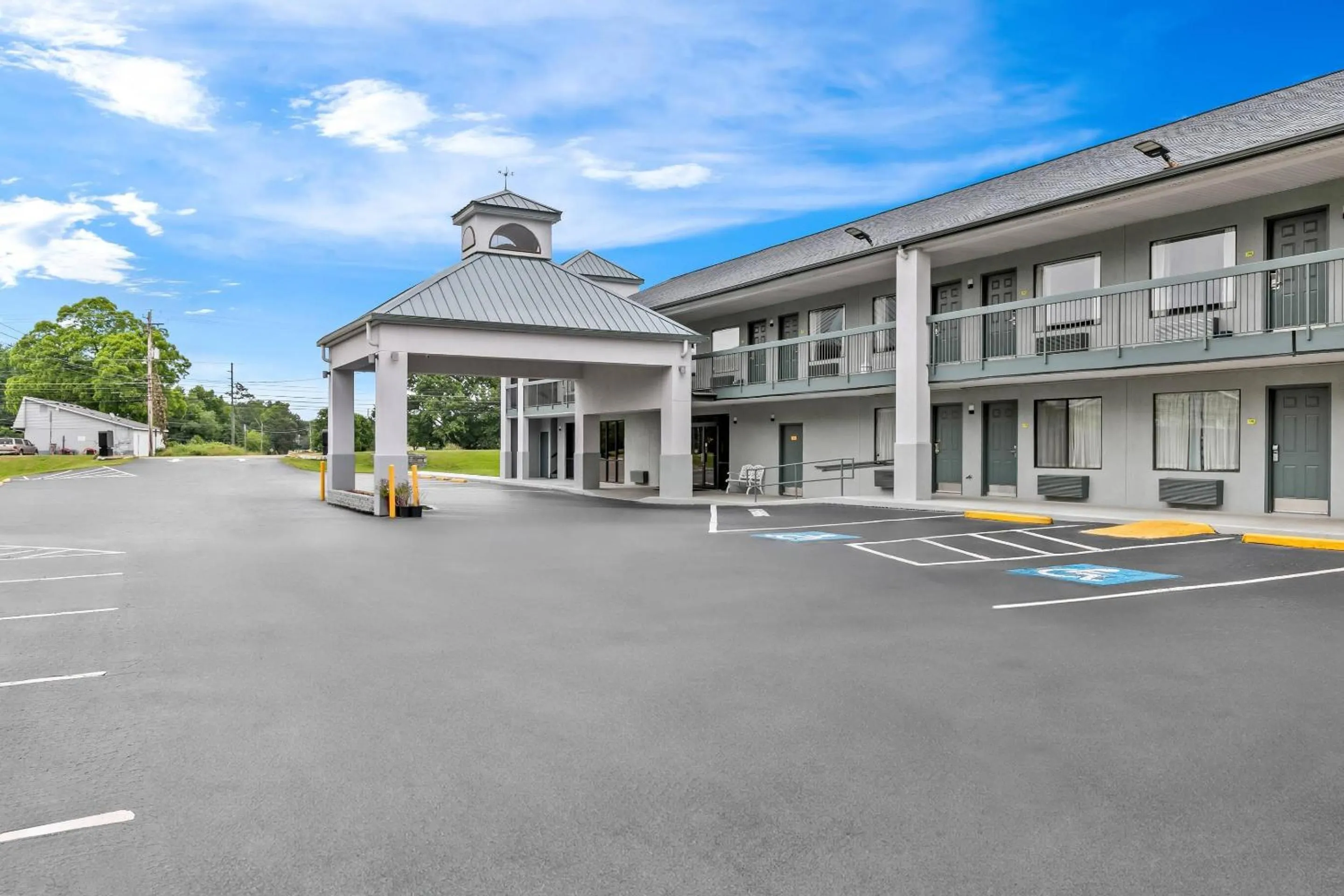 Property building in Econo Lodge Elberton