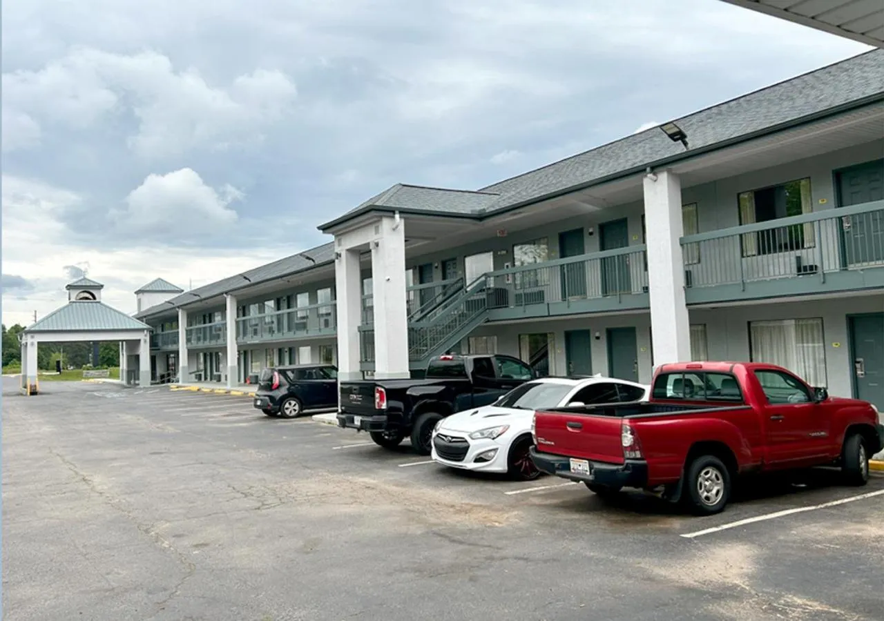 Property building in Econo Lodge Elberton