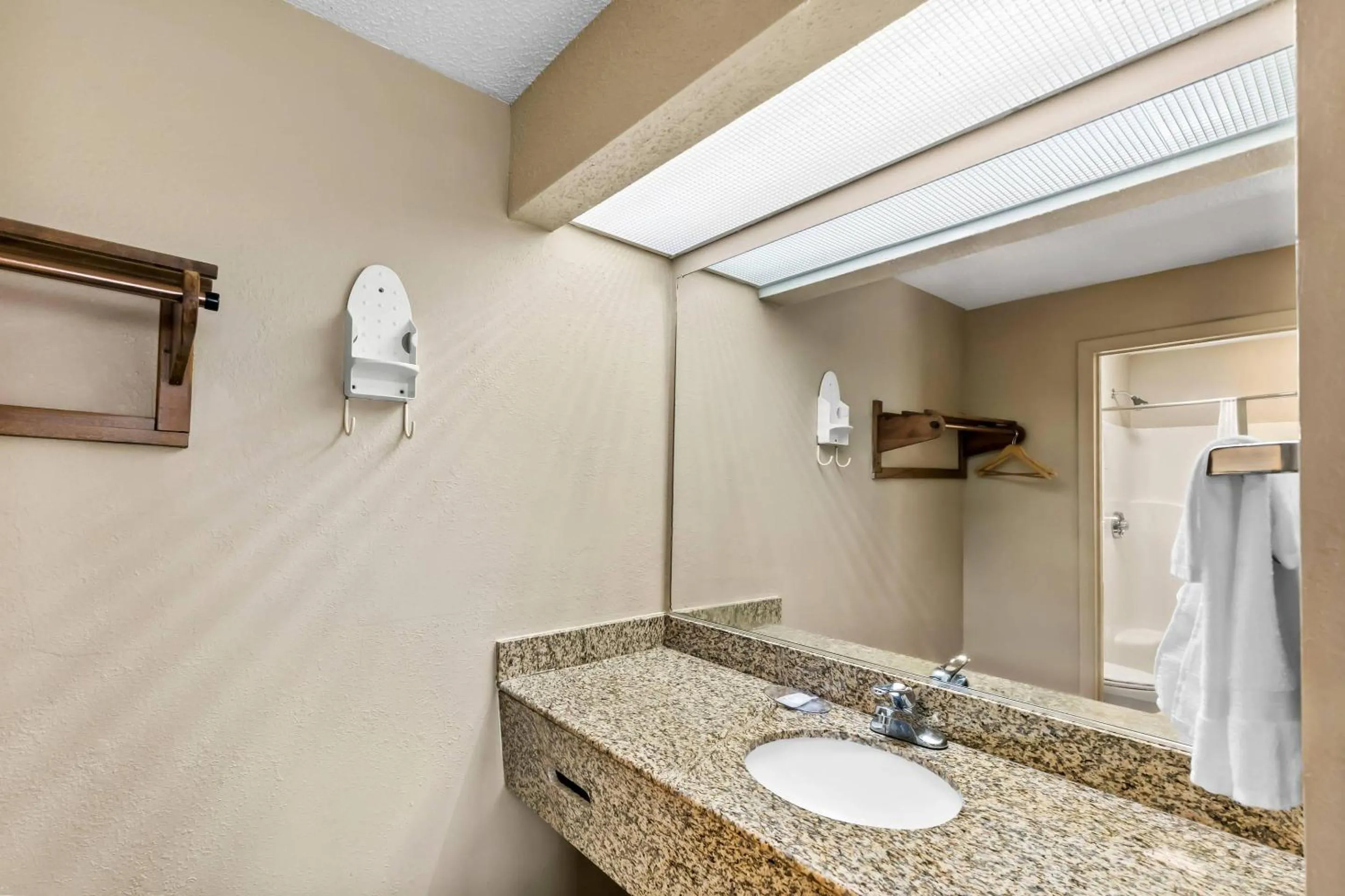 Bedroom in Econo Lodge Elberton