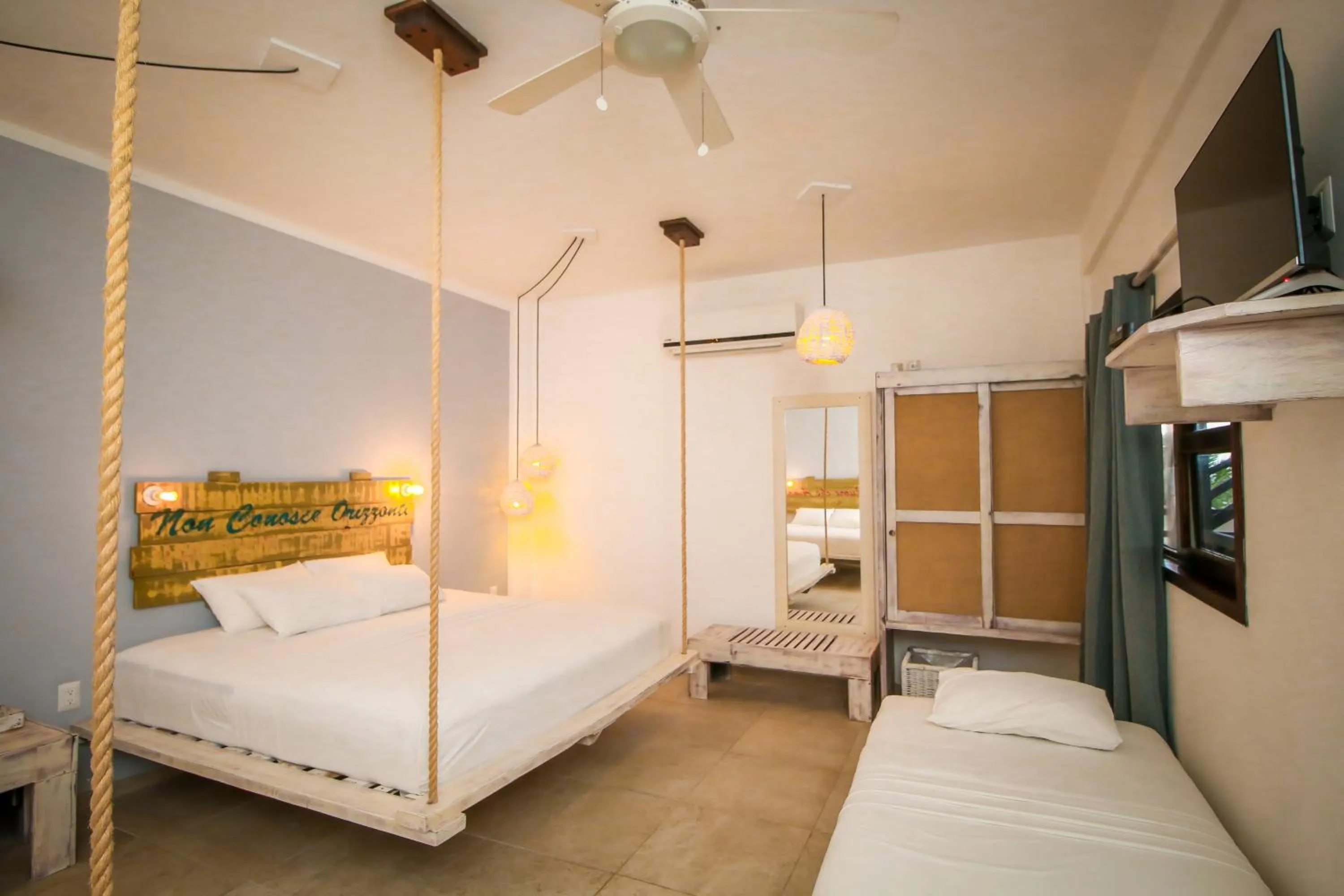 Photo of the whole room, Bed in 40 Cañones