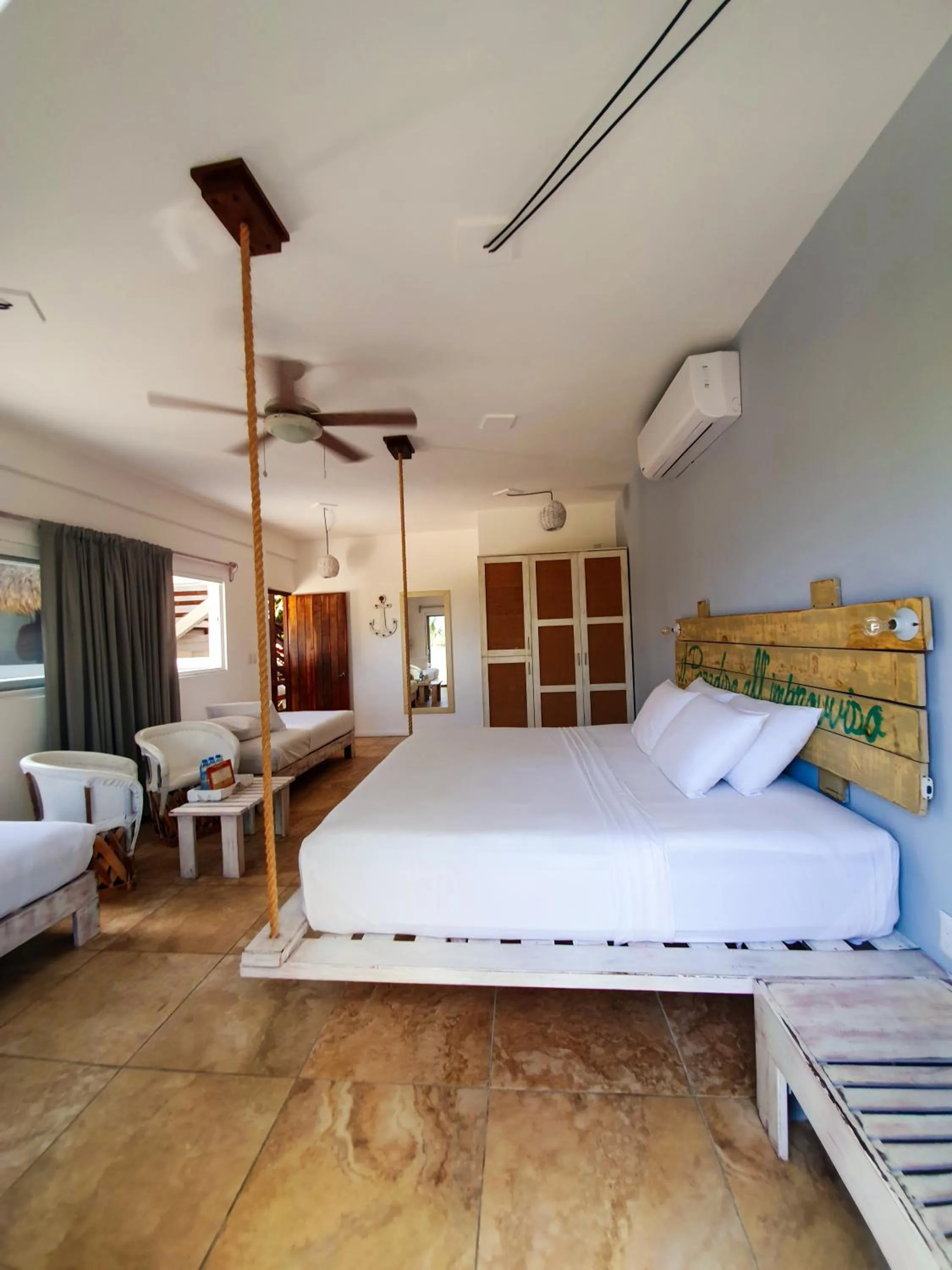 Photo of the whole room, Bed in 40 Cañones