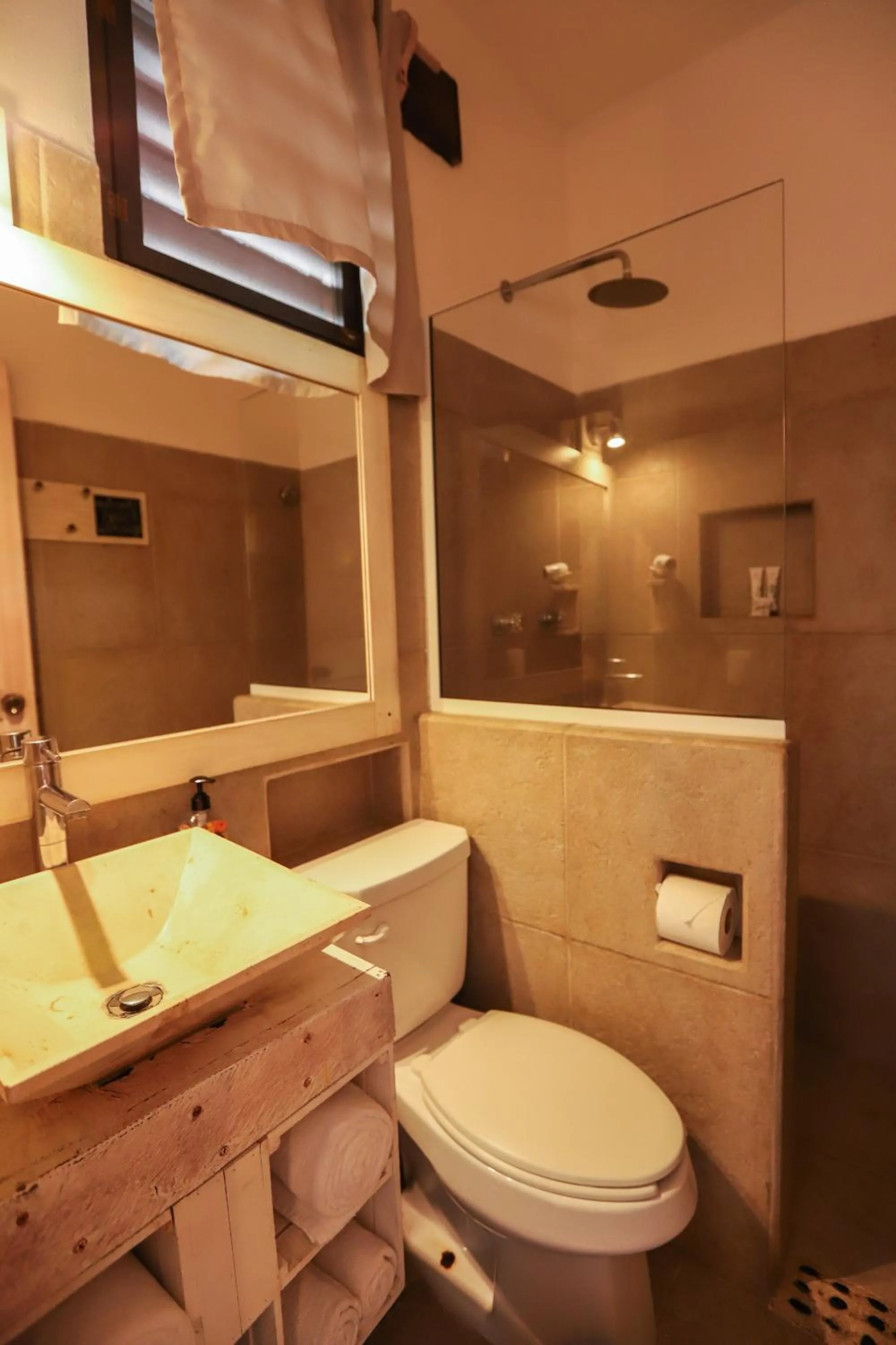 Bathroom in 40 Cañones