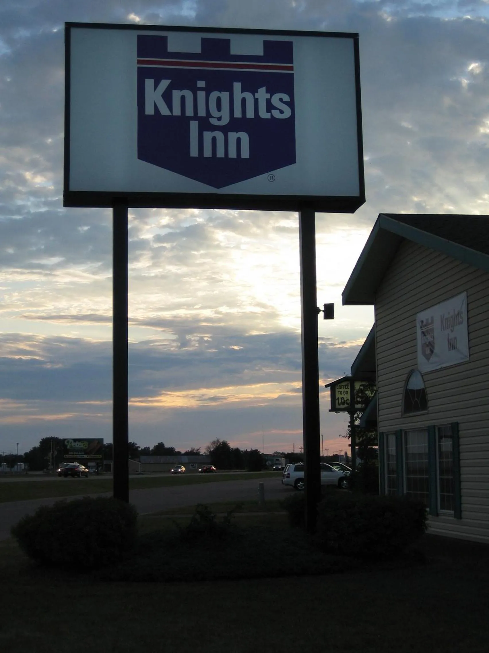 Facade/entrance in Knights Inn Litchfield