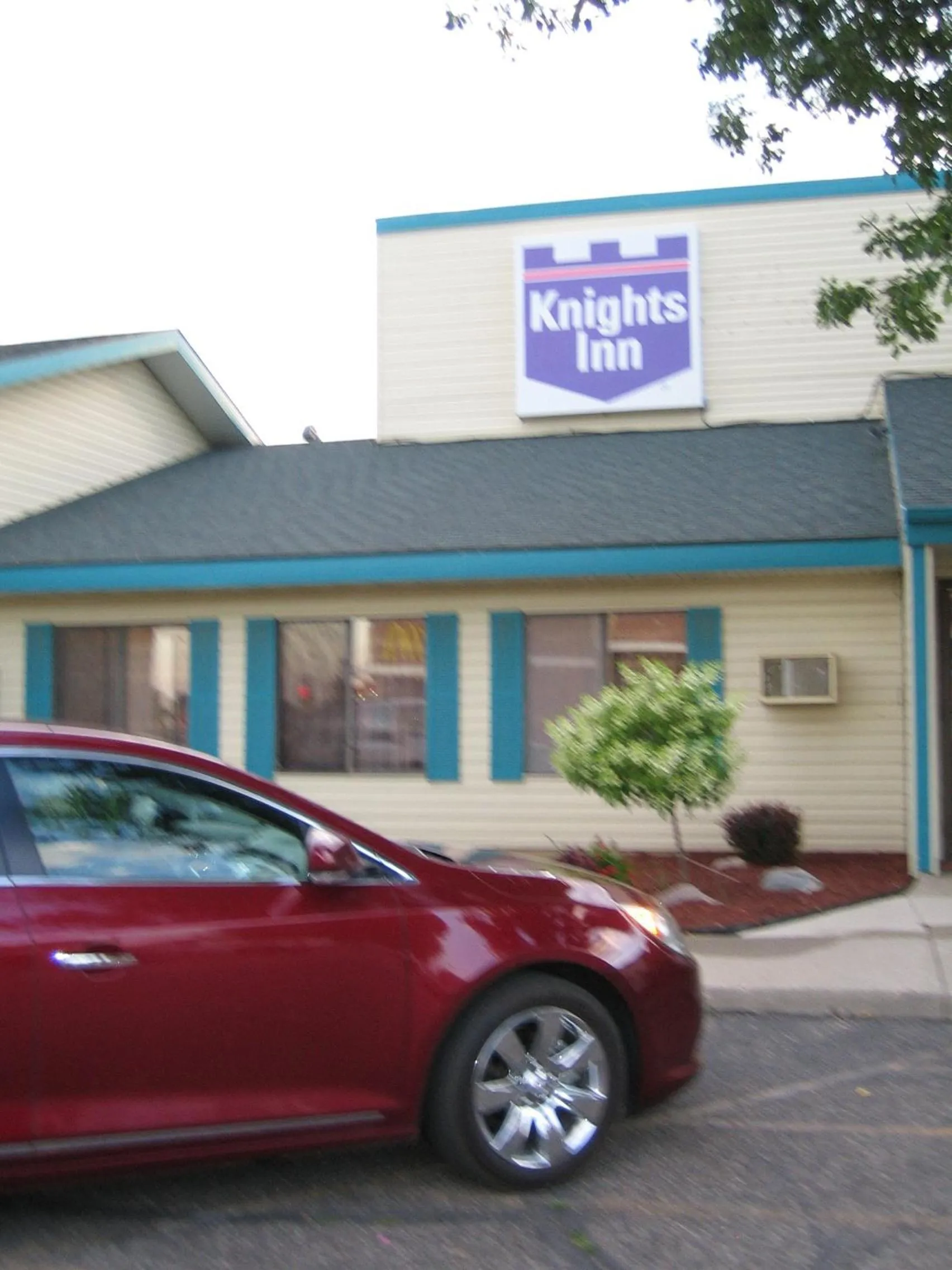 Facade/entrance in Knights Inn Litchfield