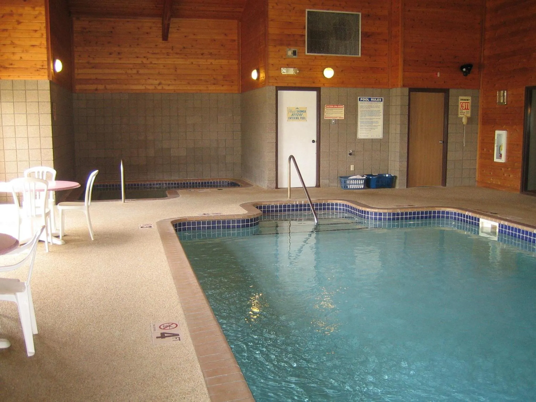 Swimming pool in Knights Inn Litchfield