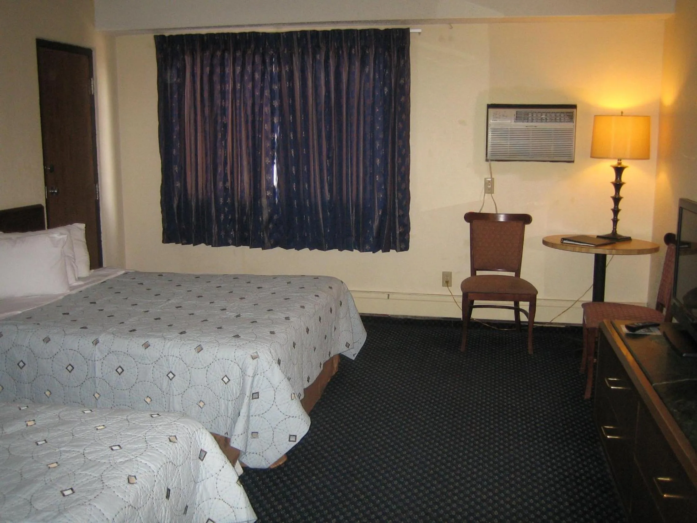 Bedroom, Bed in Knights Inn Litchfield