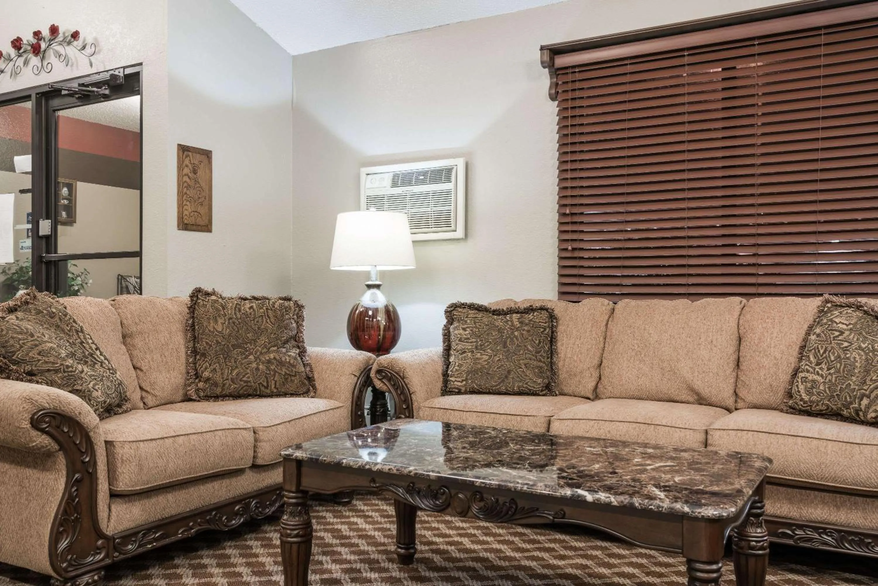 Lobby or reception in Knights Inn Litchfield