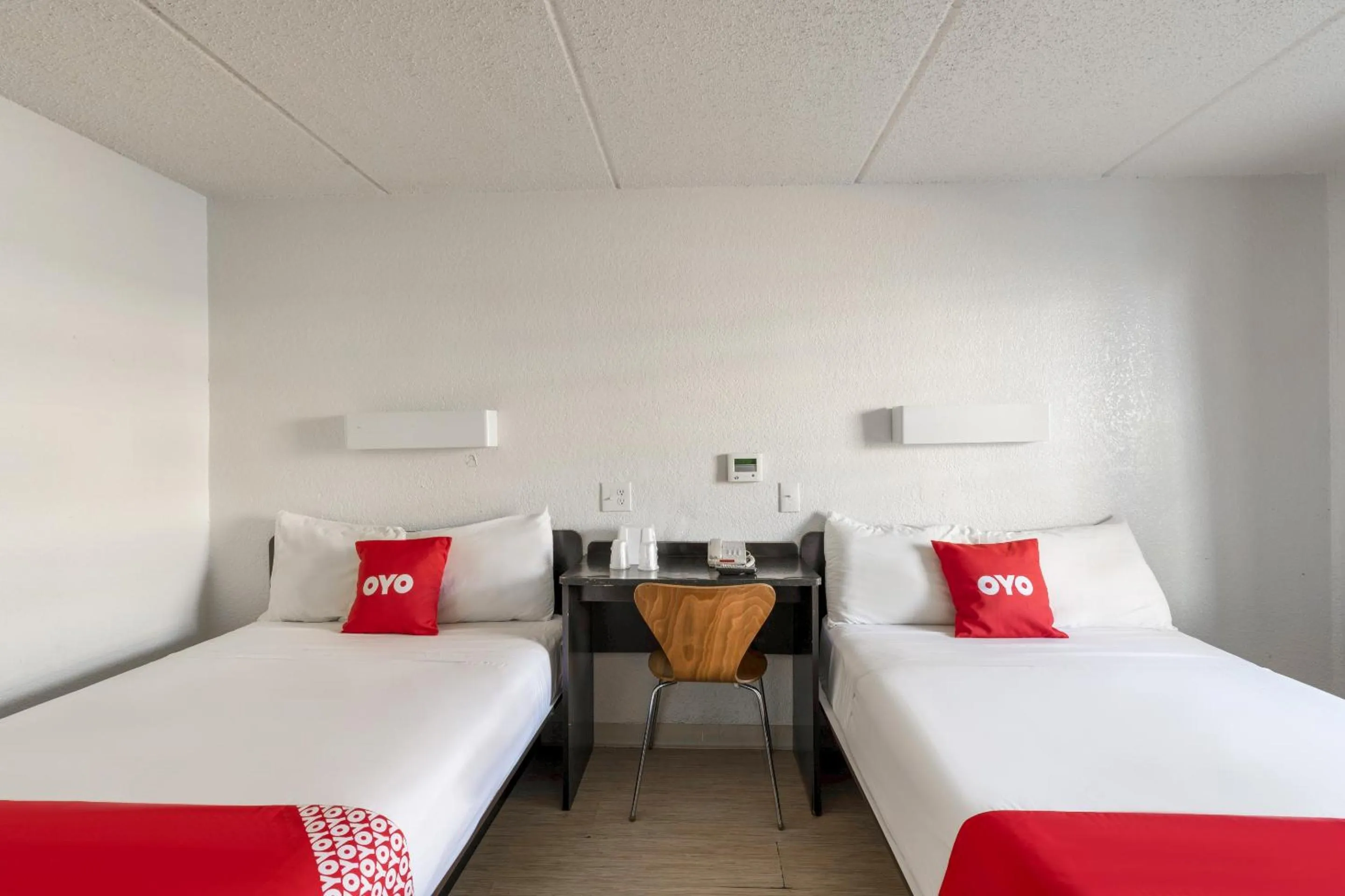Bedroom, Bed in OYO Hotel Houston Katy Freeway