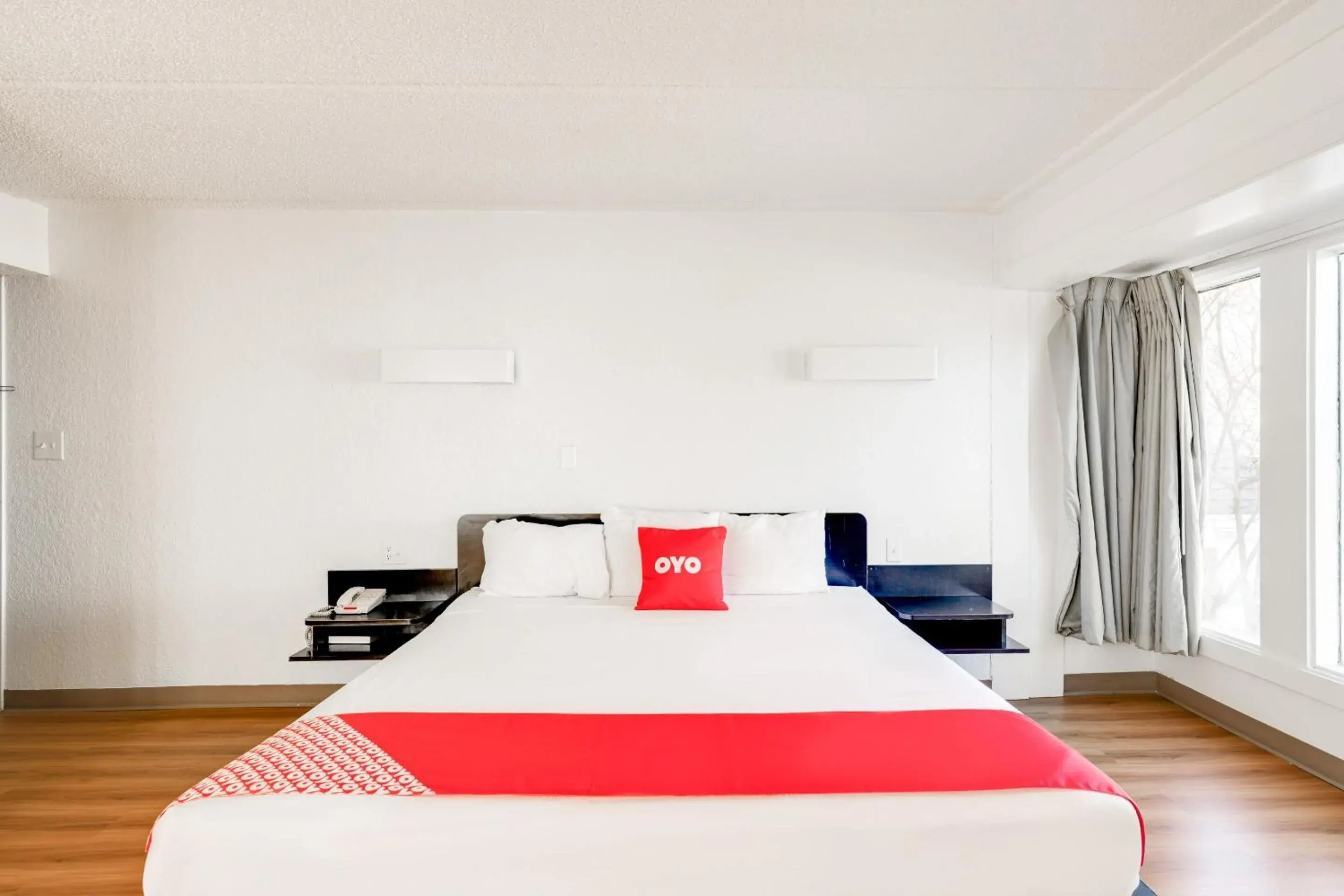 King Bed Smoking in OYO Hotel Houston Katy Freeway King Bed Smoking in OYO Hotel Houston Katy Freeway