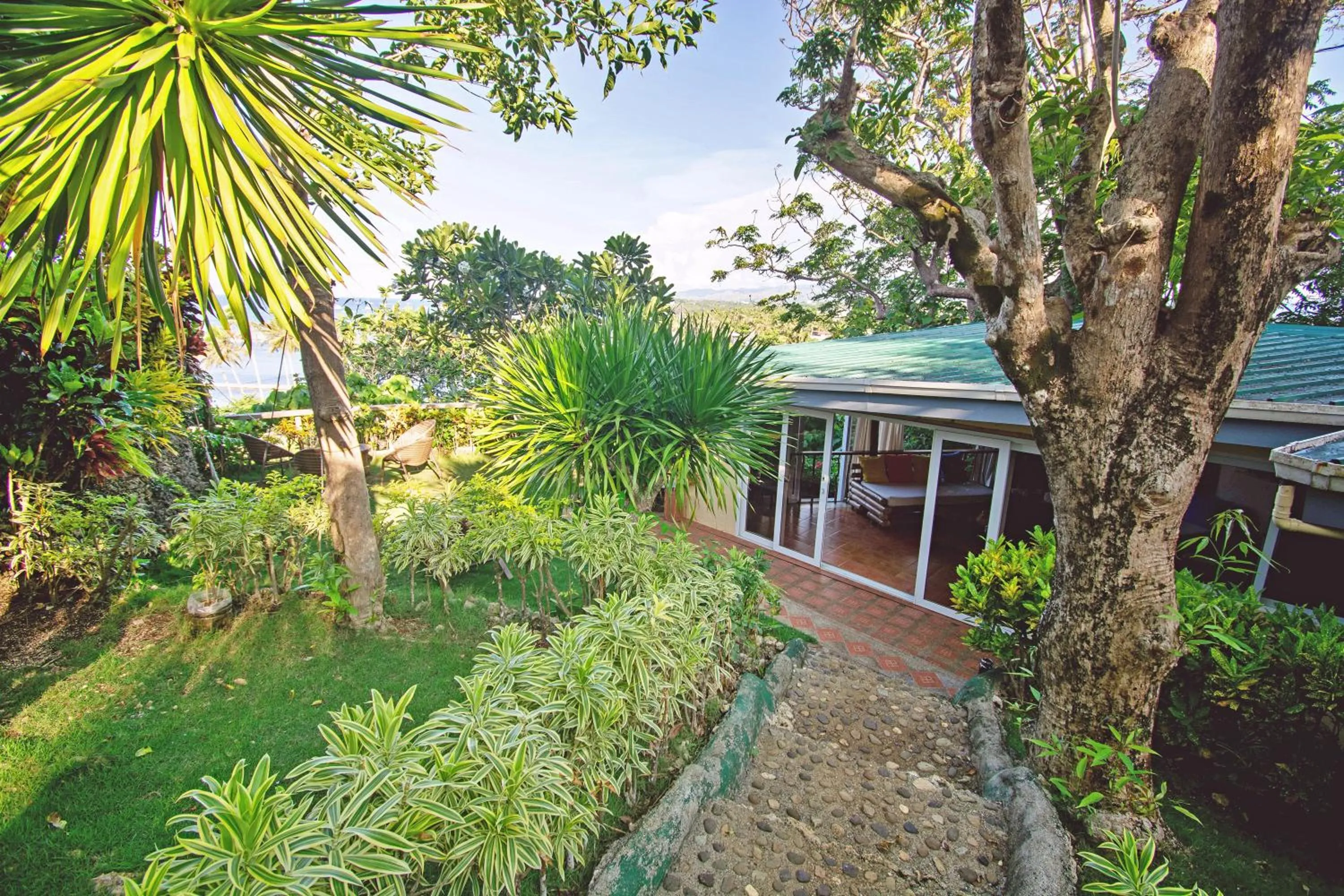 Facade/entrance in Ralph's Place