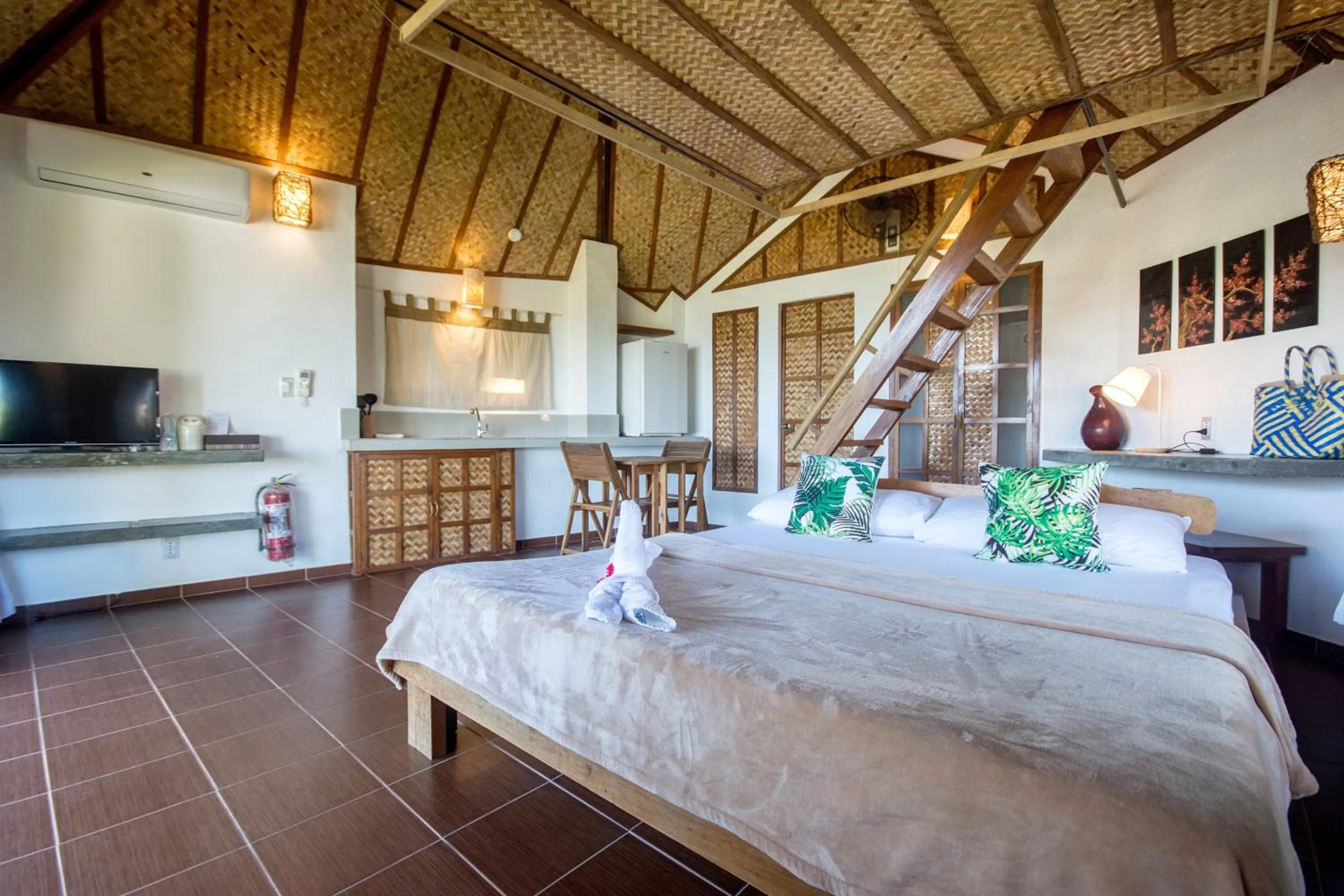 Photo of the whole room in Ralph's Place