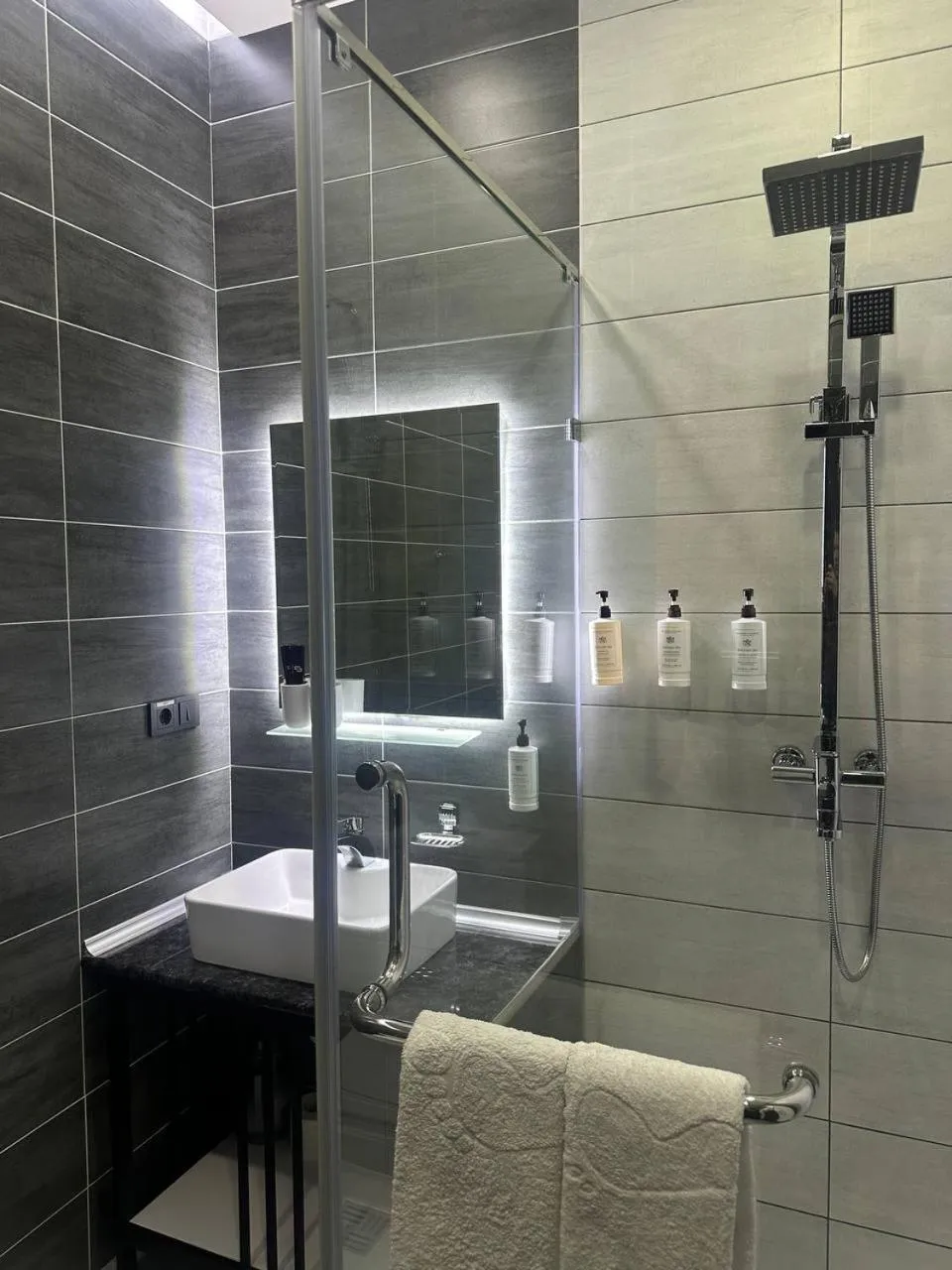 Shower in Home Boutique Hotel