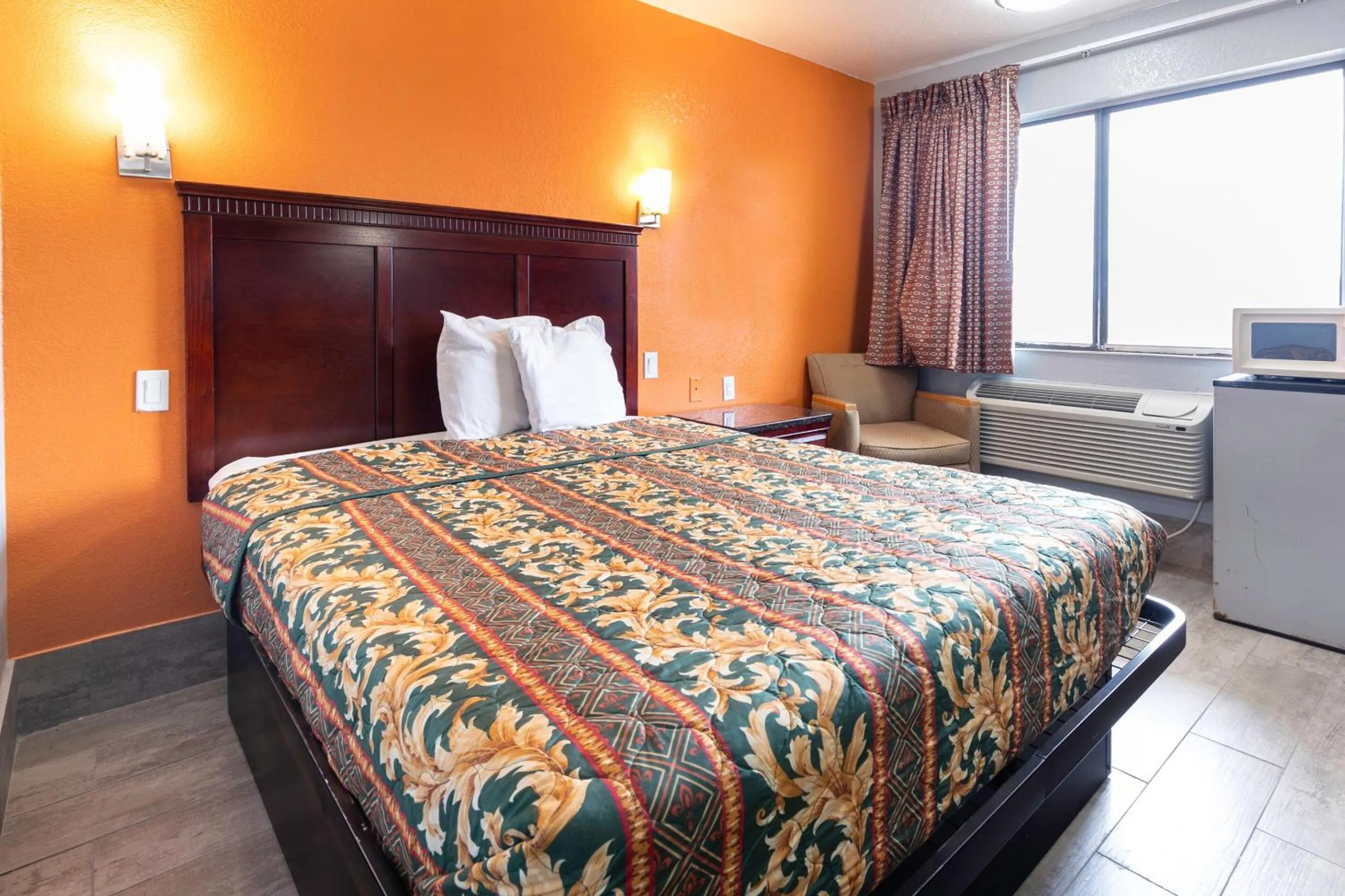 Bedroom in OYO Hotel Lake Charles Hwy 10