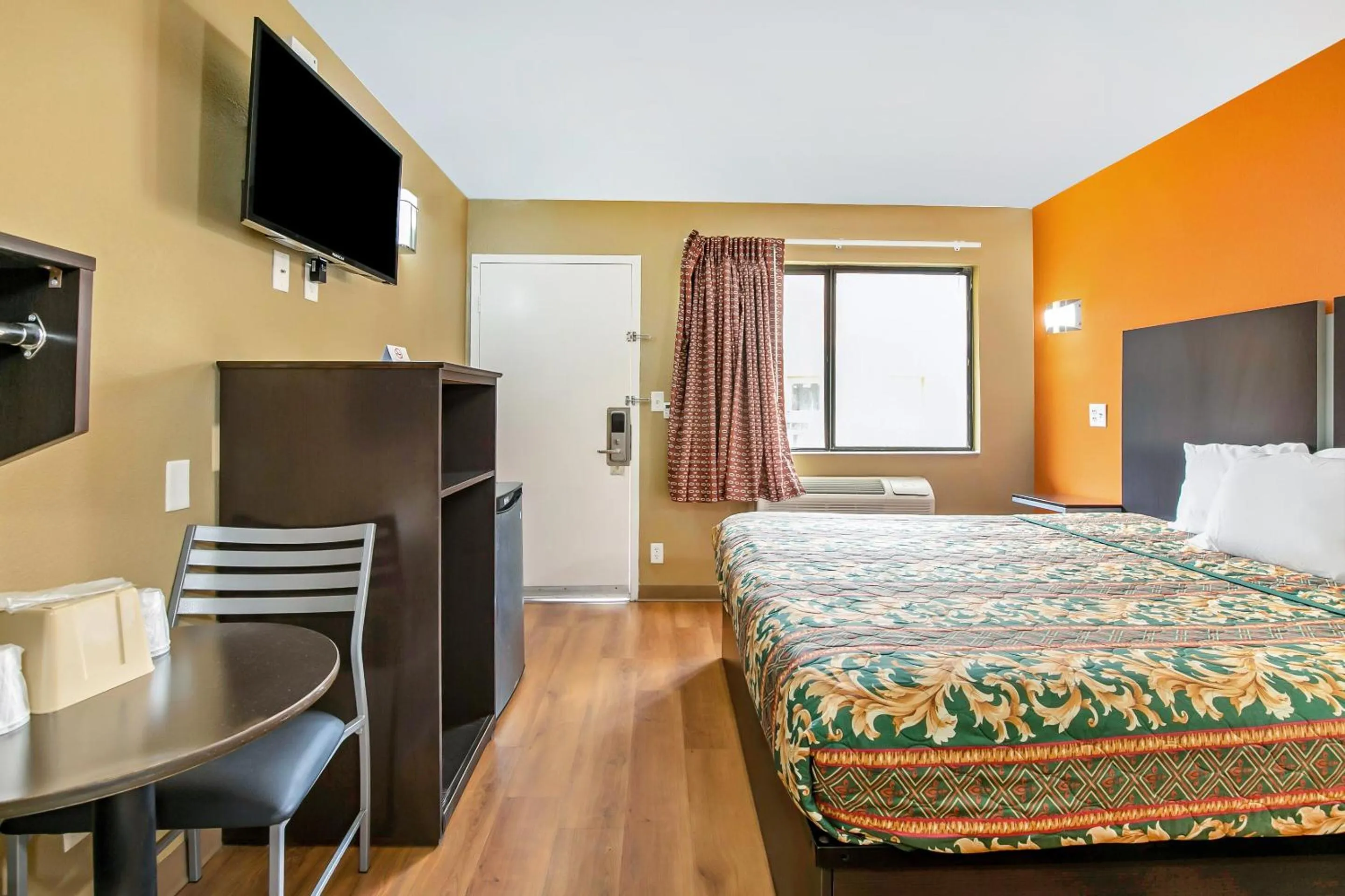 Bedroom in OYO Hotel Lake Charles Hwy 10