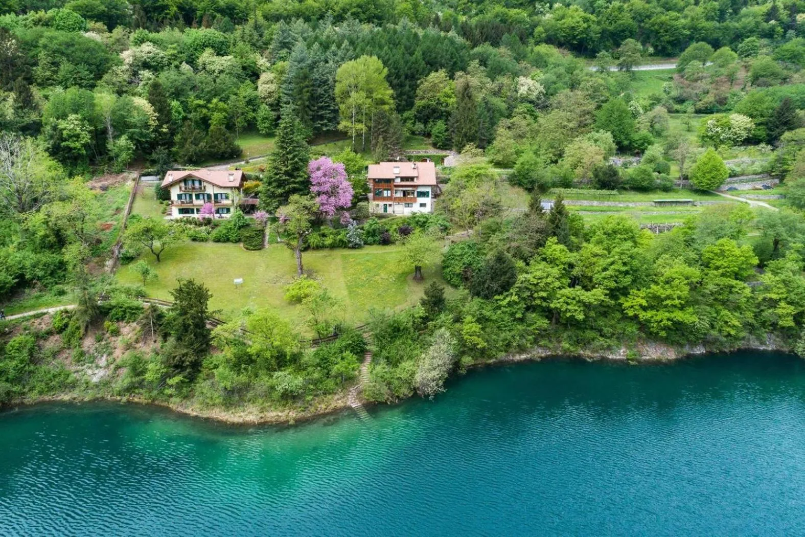 Property building in Al Trovante - Gardaslowemotion