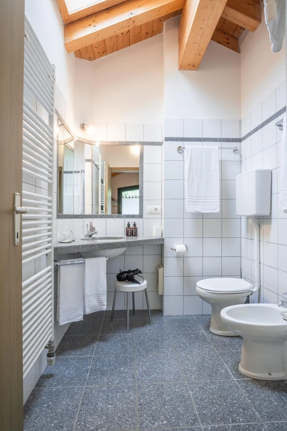 Shower in Al Trovante - Gardaslowemotion