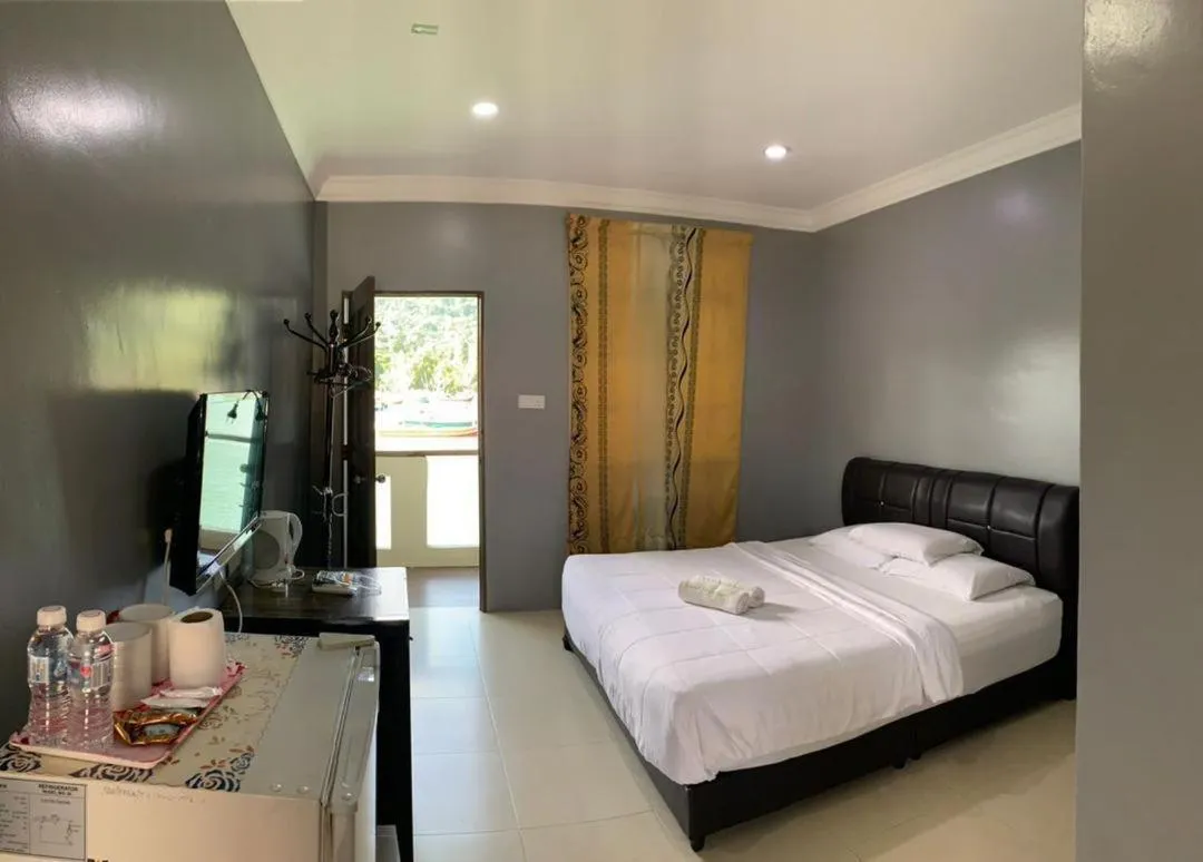 Bed in Penarak Bamboo Beach Motel