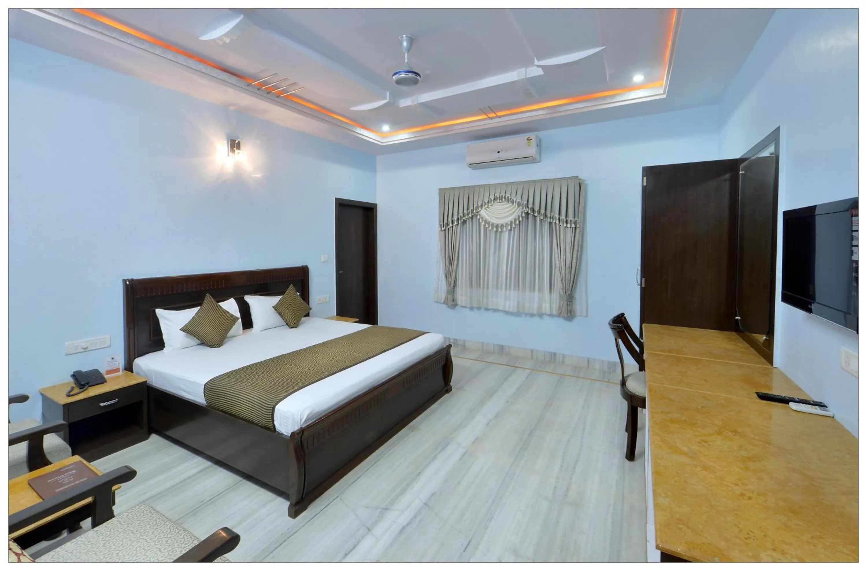 Bed in Hotel Sky Plaza - Best ever view of Jaisalmer Fort