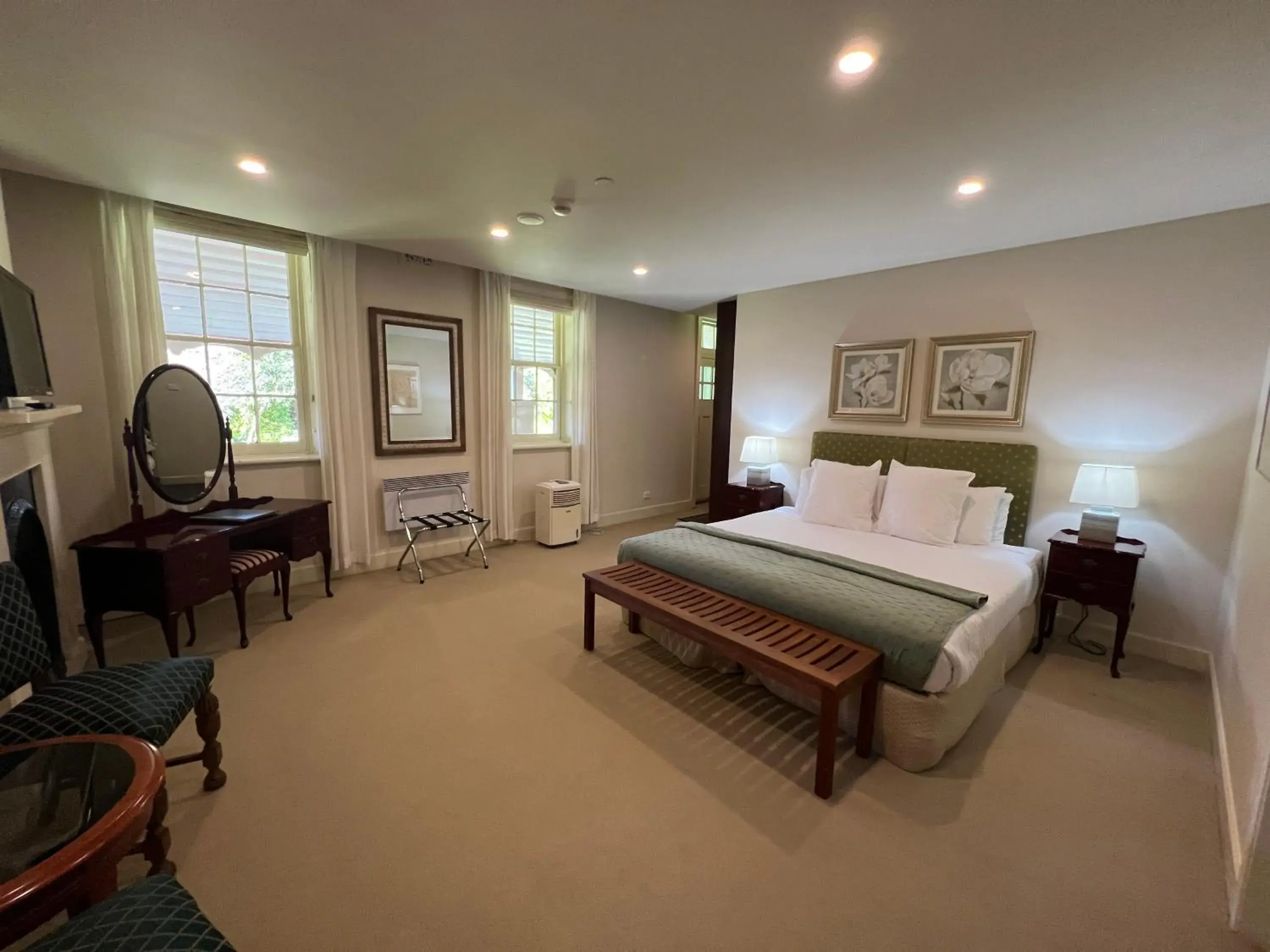 Orchard Room (Suite 1) in Fitzroy Inn Historic Retreat Mittagong Orchard Room (Suite 1) in Fitzroy Inn Historic Retreat Mittagong