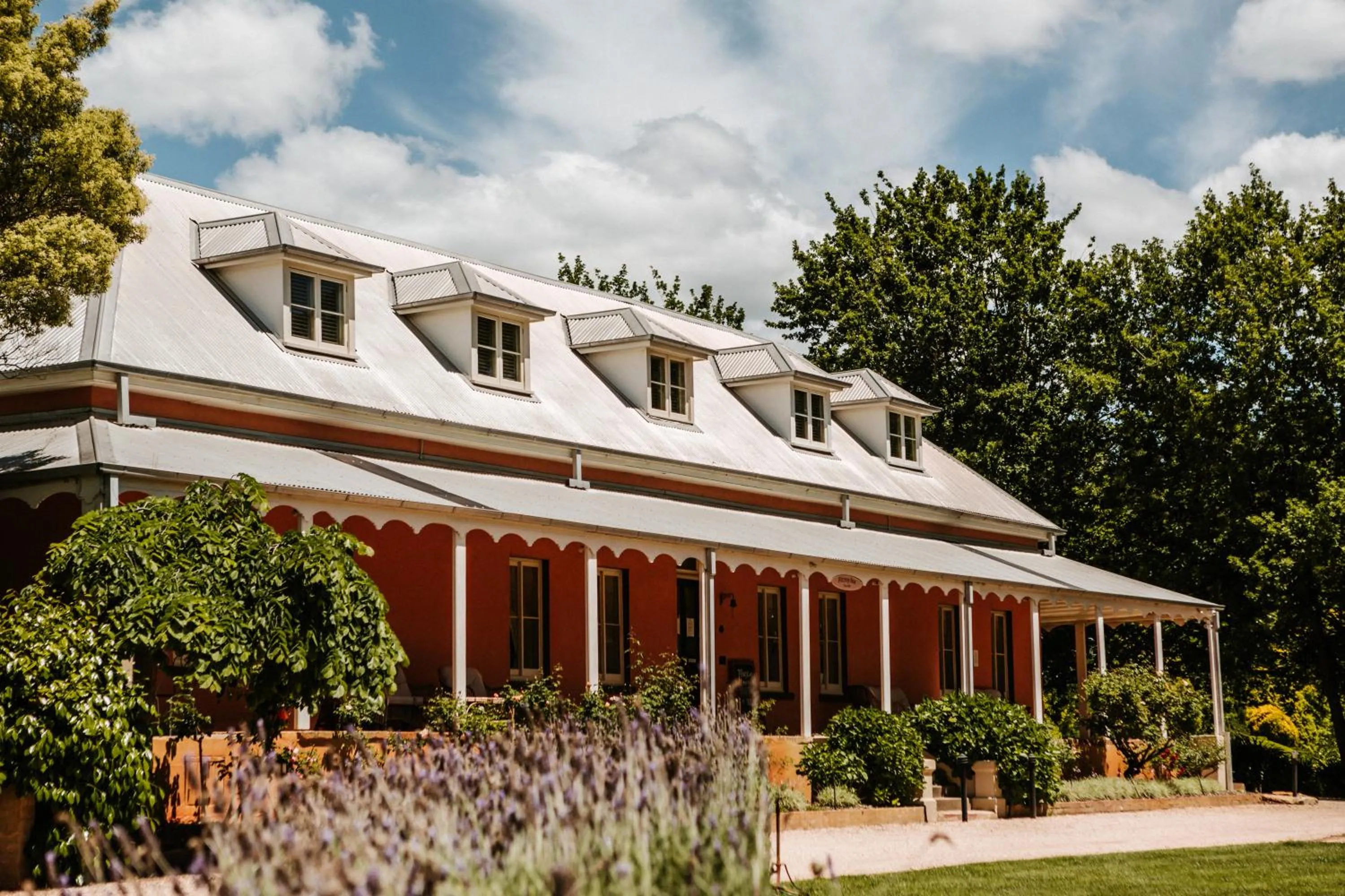 Property building in Fitzroy Inn Historic Retreat Mittagong