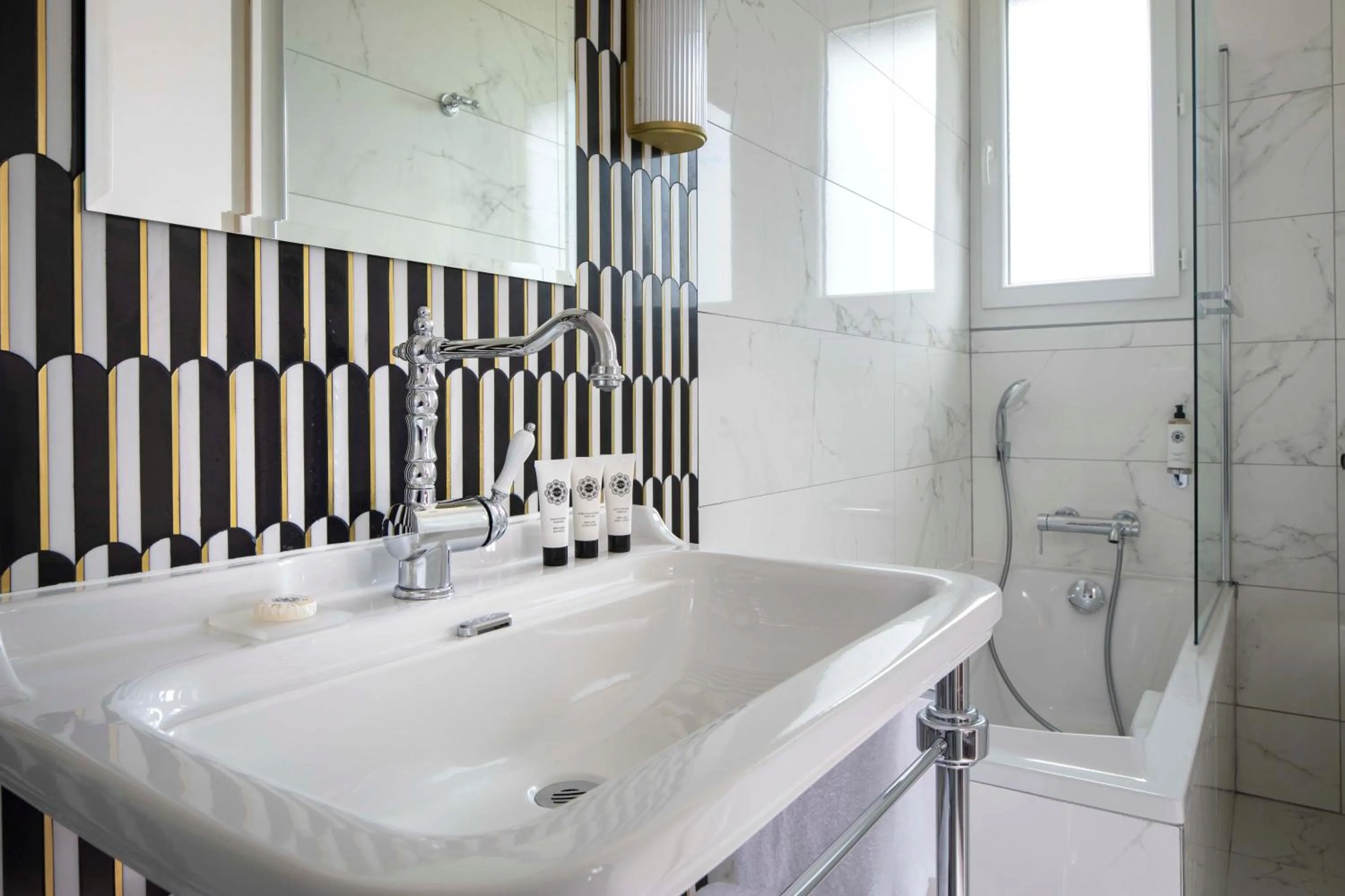 Bathroom in Hôtel Aiglon