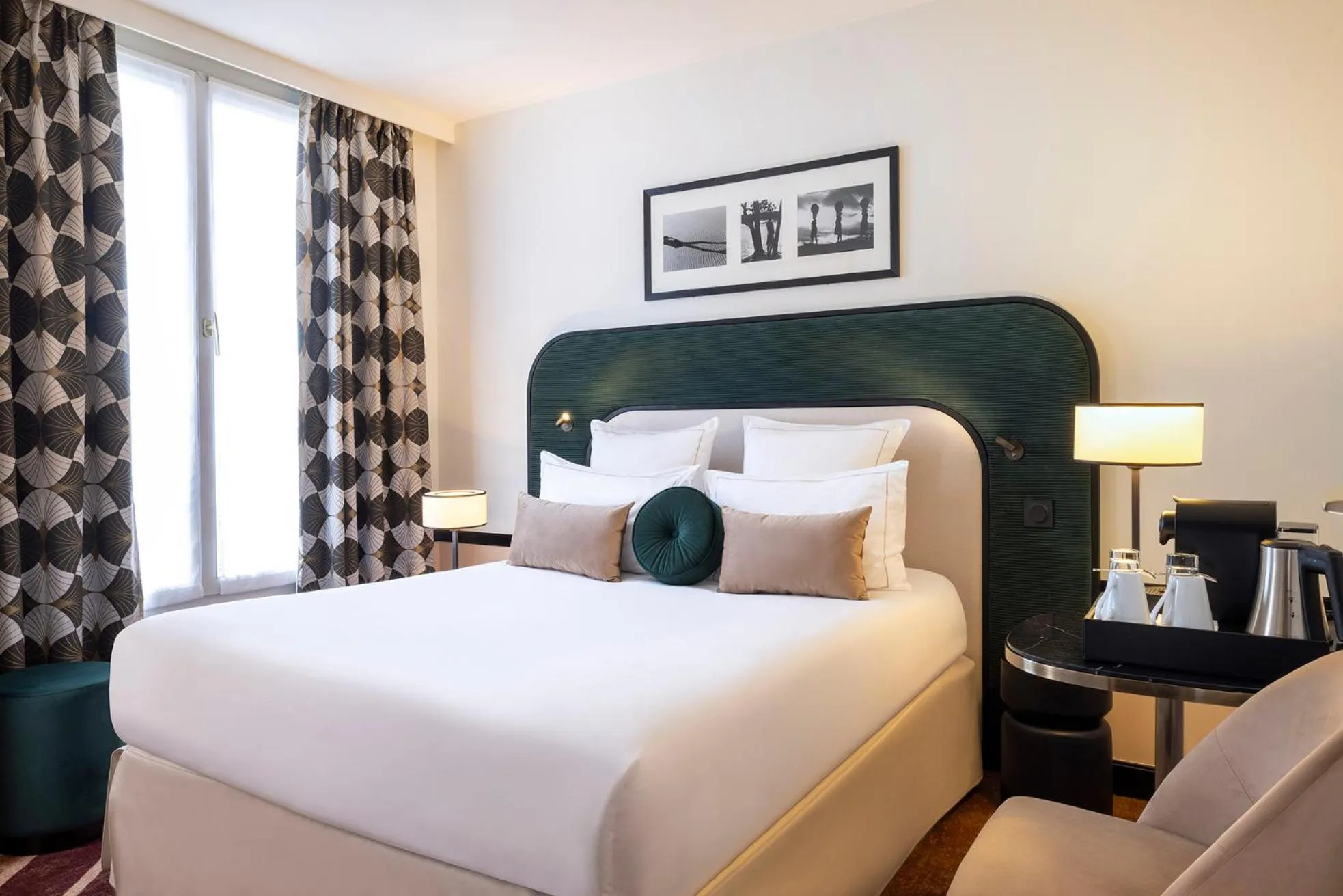 Photo of the whole room, Bed in Hôtel Aiglon