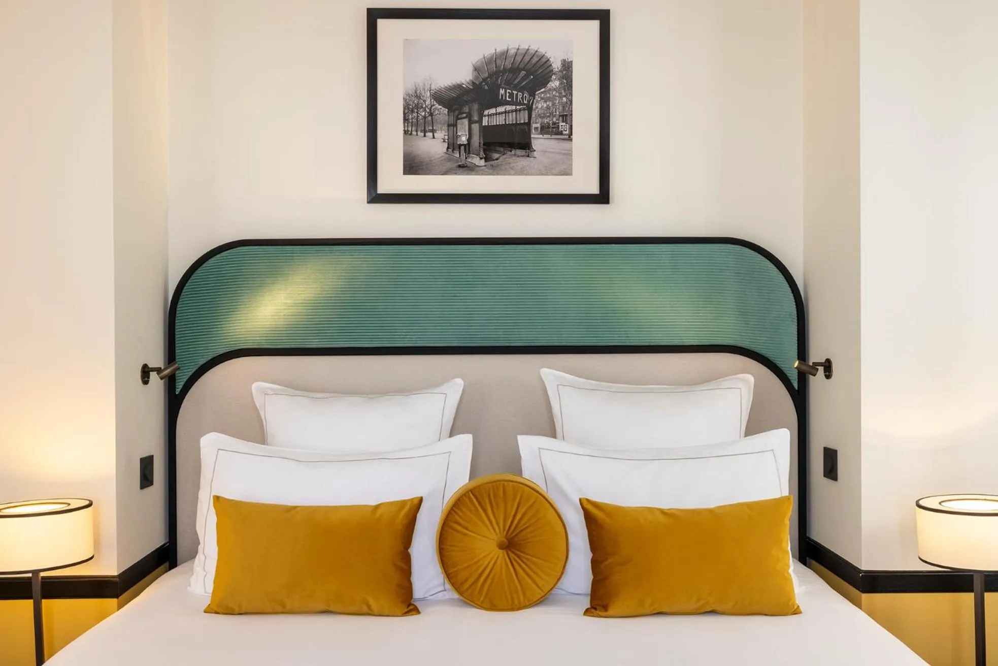 Bed in Hôtel Aiglon