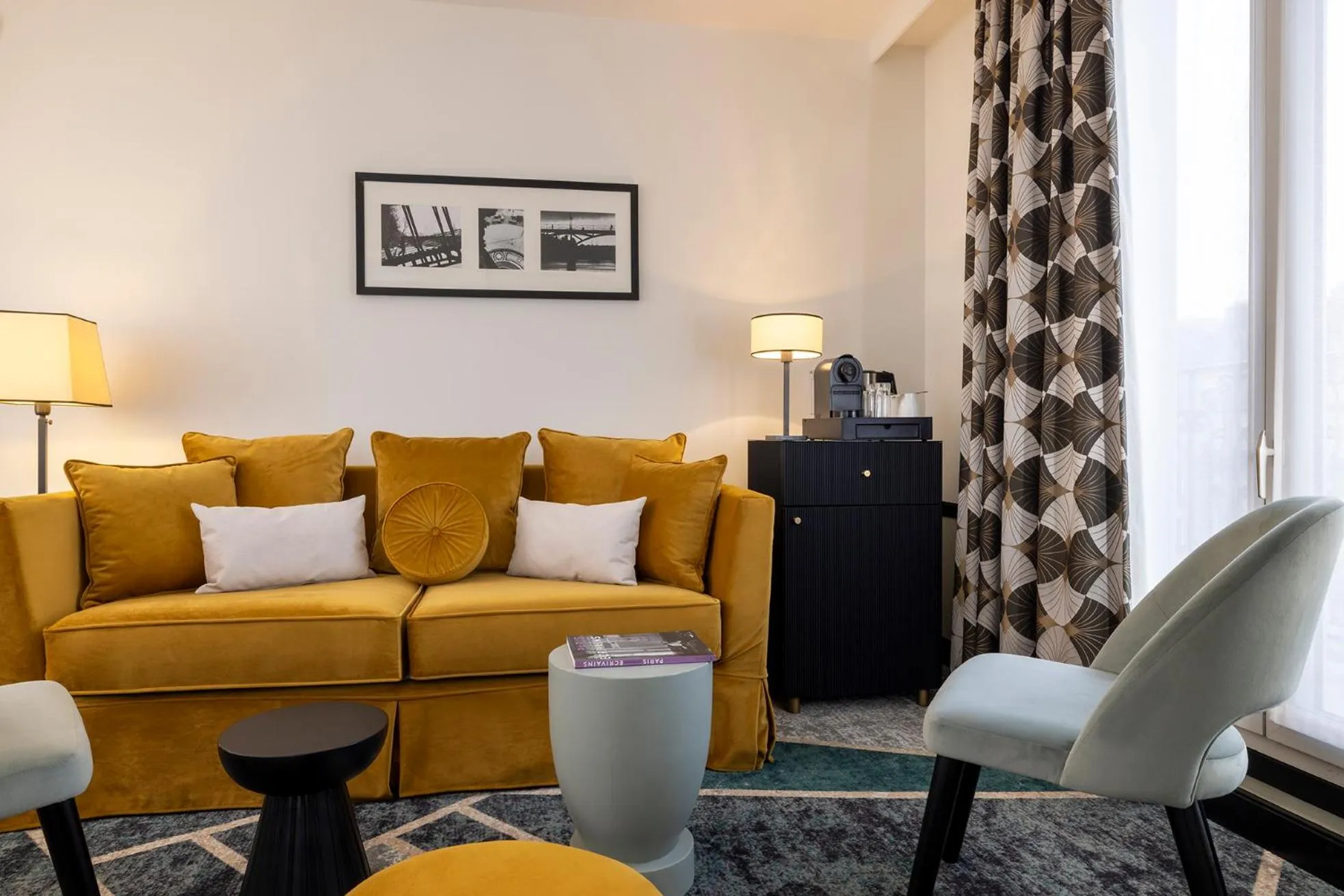 Seating area in Hôtel Aiglon