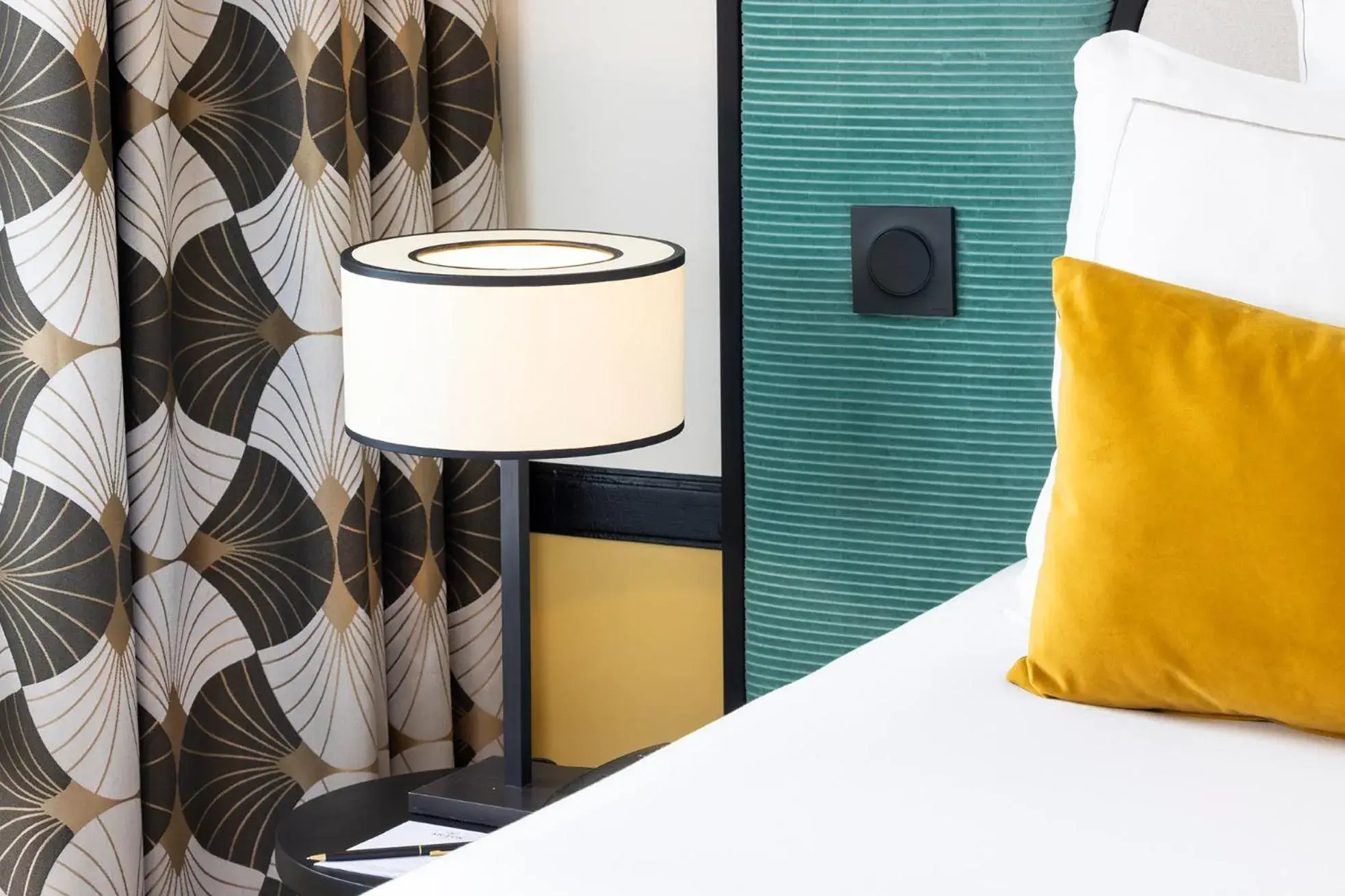 Superior Double Room in Hôtel Aiglon Superior Double Room in Hôtel Aiglon