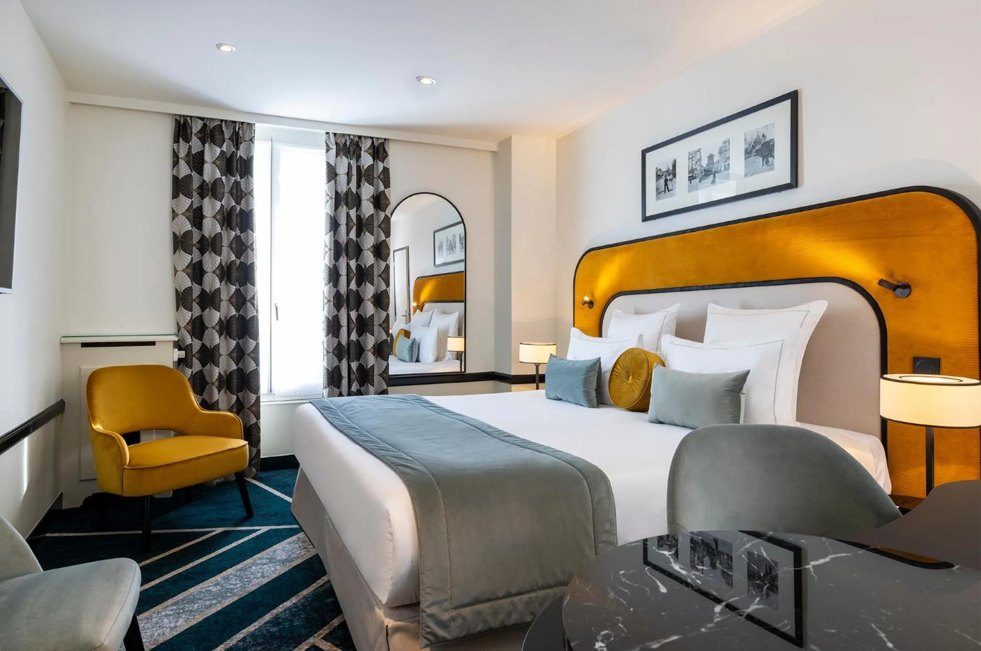 Bed in Hôtel Aiglon