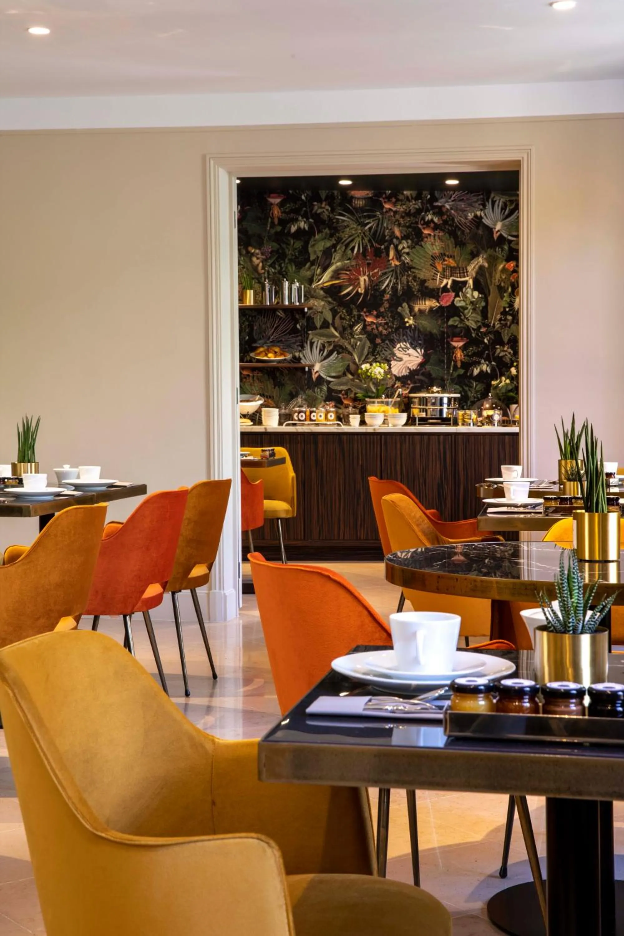 Restaurant/places to eat in Hôtel Aiglon