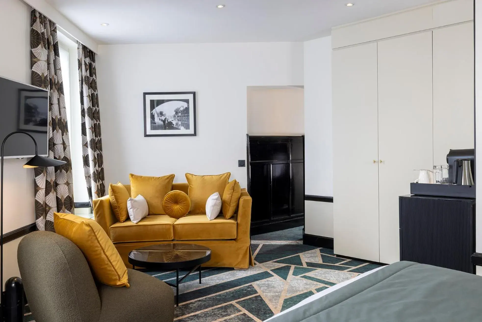 Two-Bedroom Apartment in Hôtel Aiglon Two-Bedroom Apartment in Hôtel Aiglon