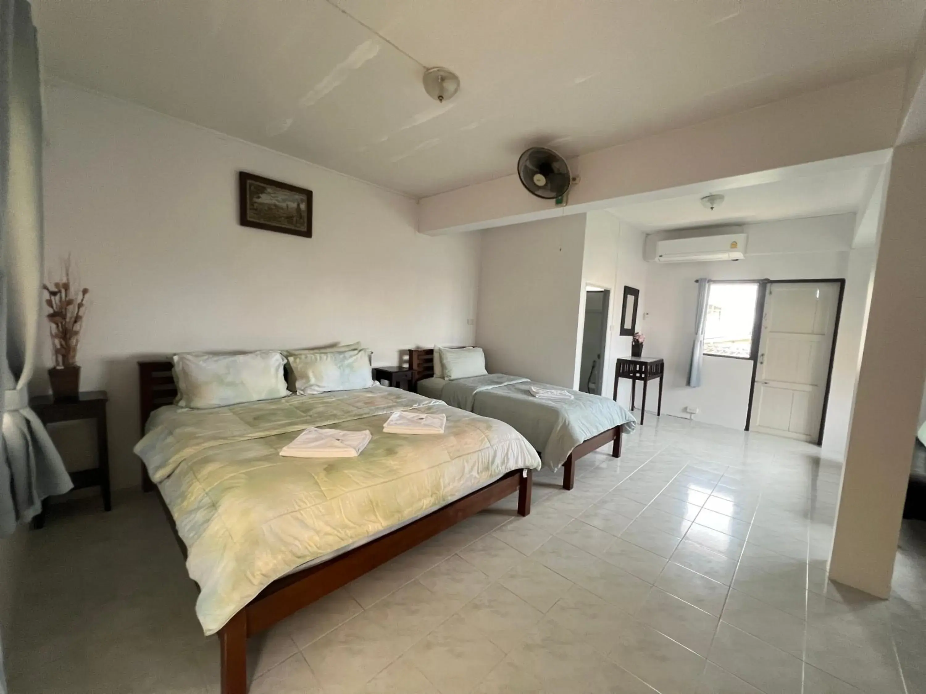 Deluxe Triple Room in Sofia Hotel Deluxe Triple Room in Sofia Hotel