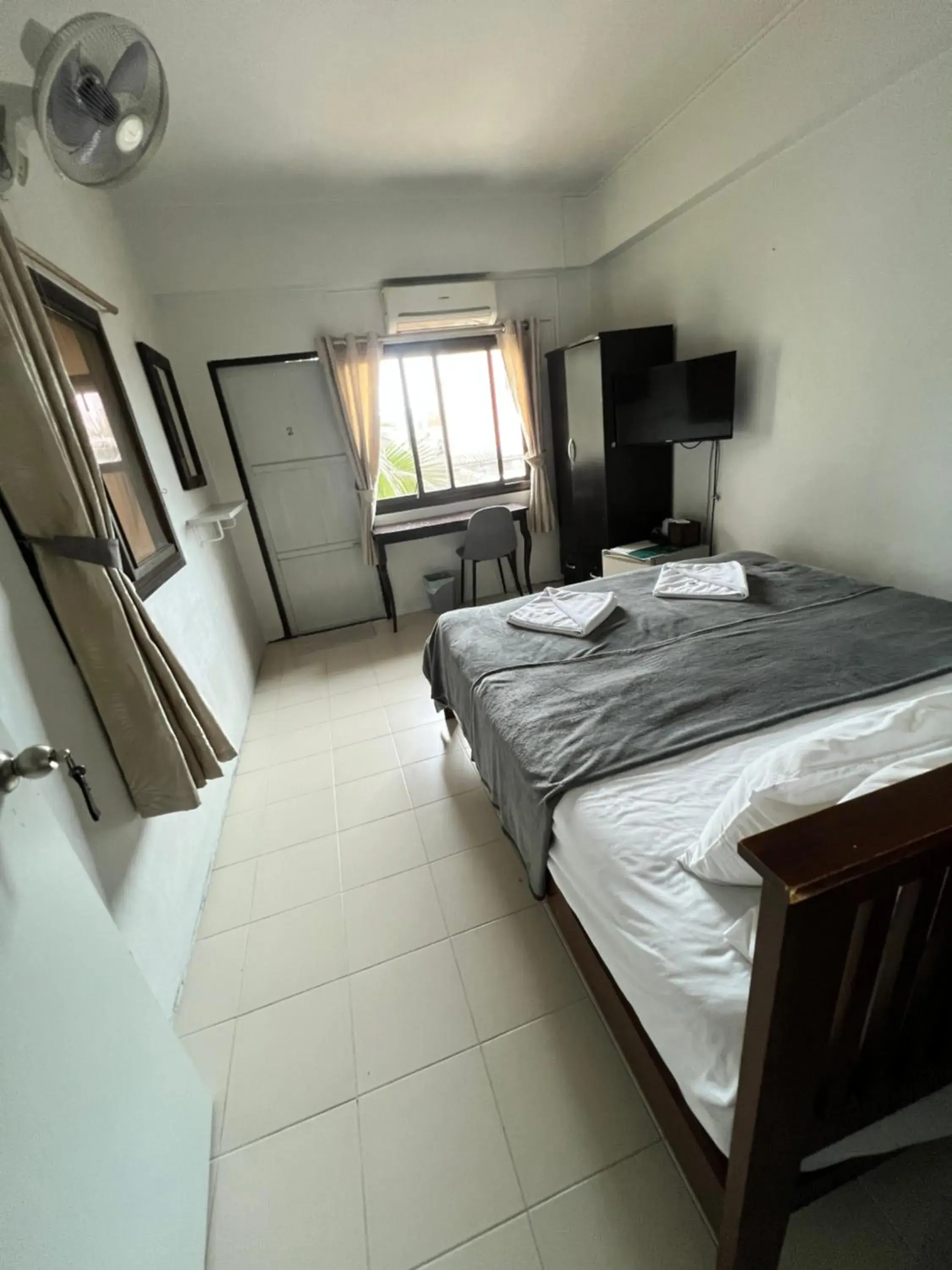 Economy Double or Twin Room with Fan and Shared Bathroom in Sofia Hotel Economy Double or Twin Room with Fan and Shared Bathroom in Sofia Hotel