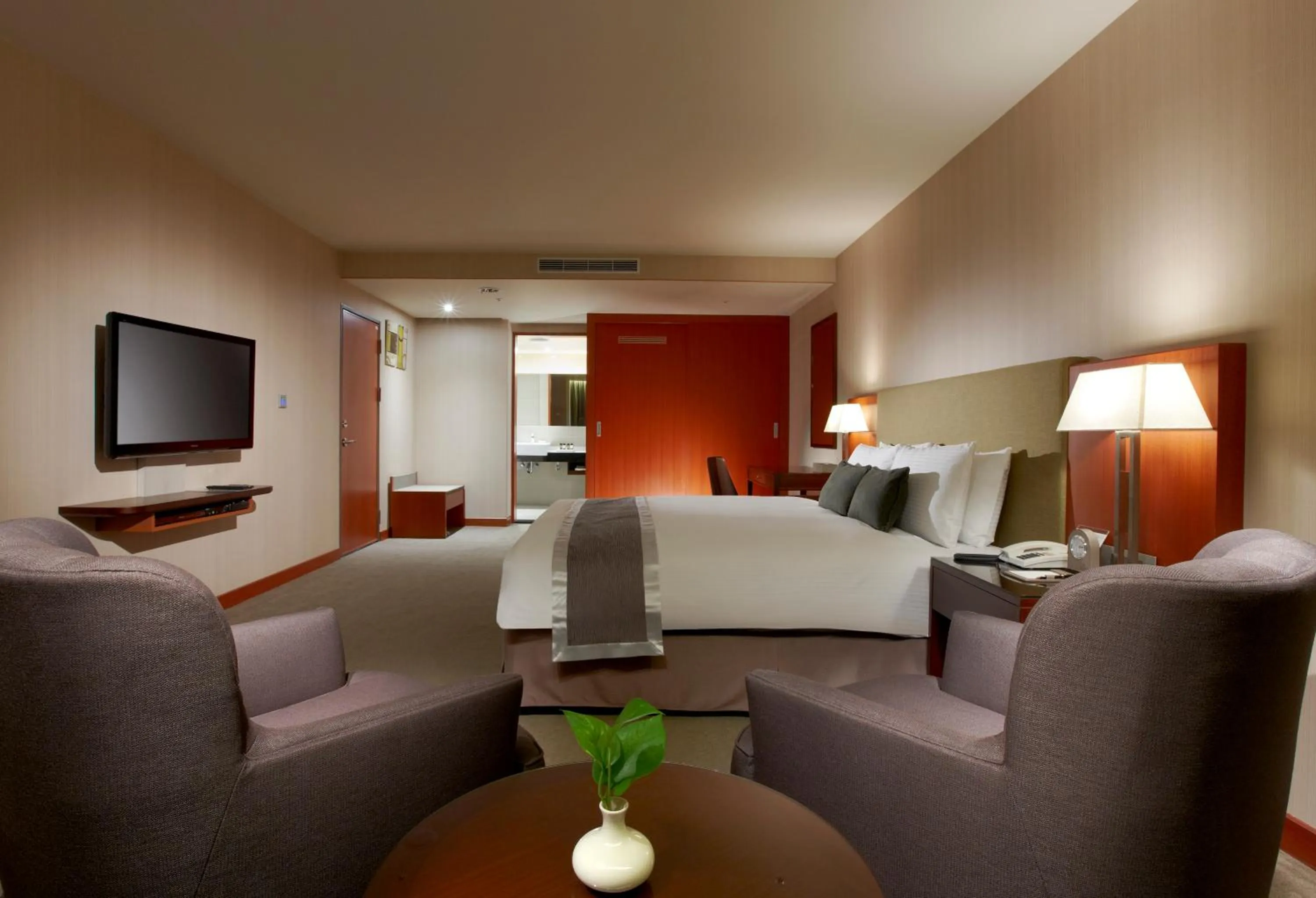 Photo of the whole room, Bed in Taichung Harbor Hotel