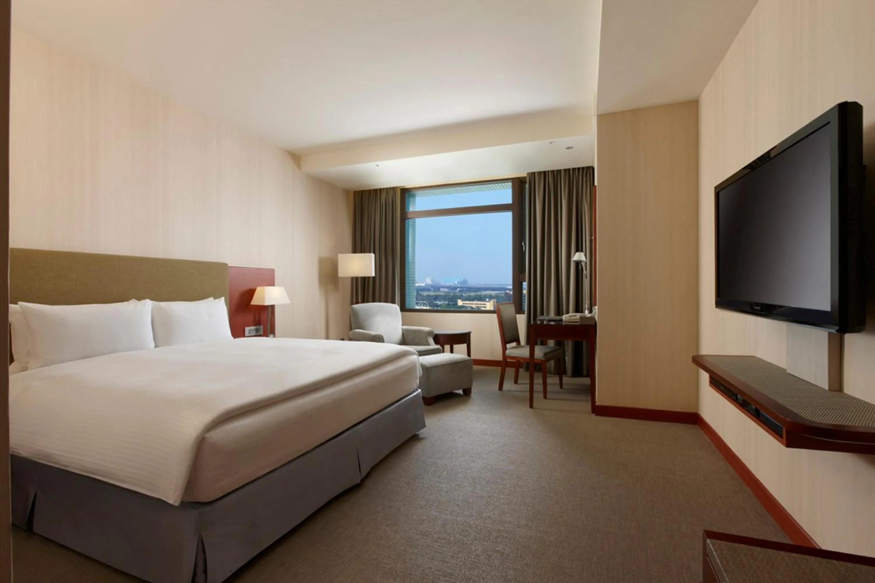 Bedroom, Bed in Taichung Harbor Hotel