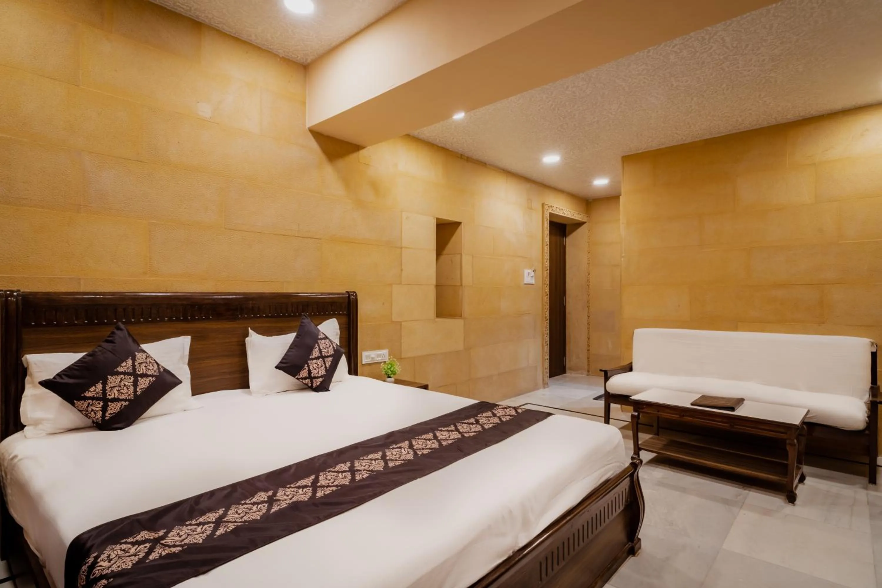 Bed in Hotel Akashdeep - Located City Centre