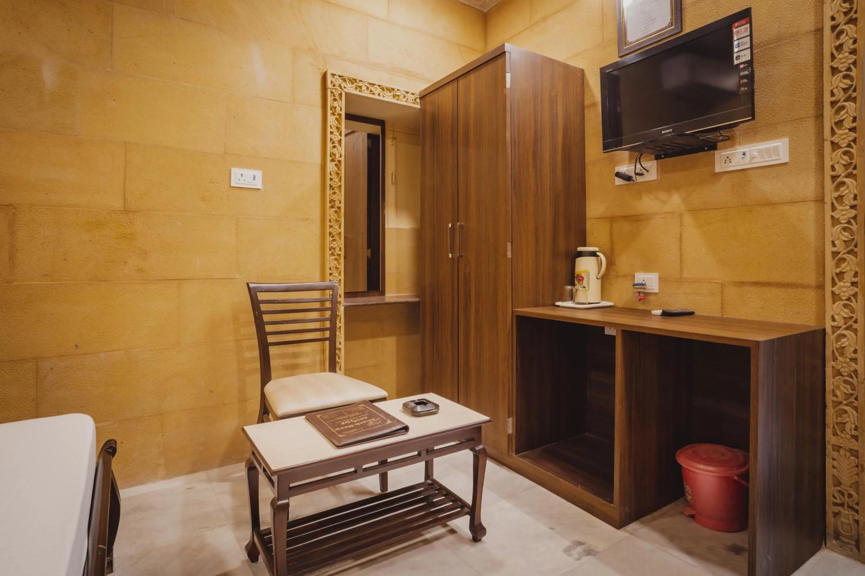 TV and multimedia in Hotel Akashdeep - Located City Centre