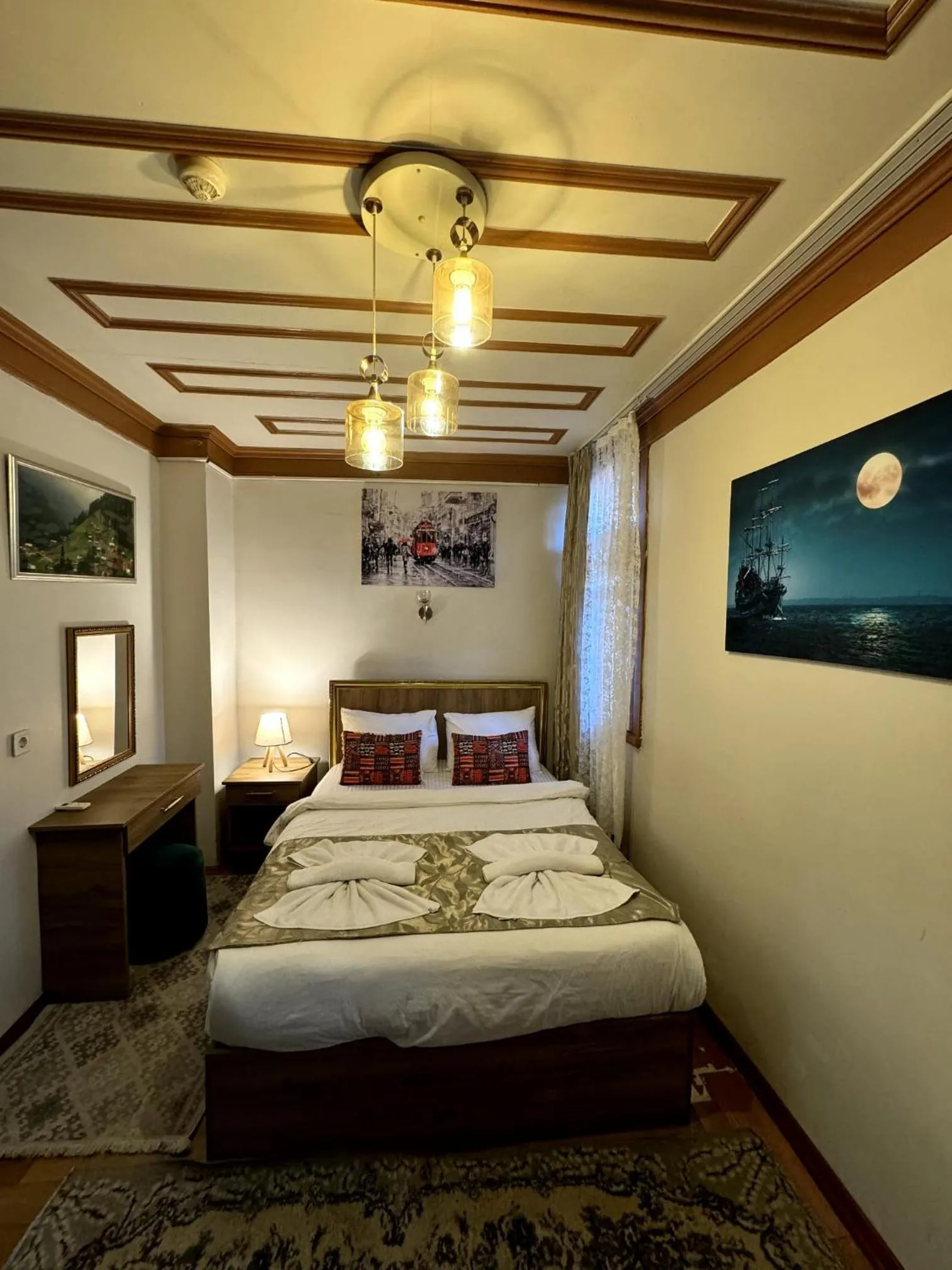 Garden, Bed in April Hotel