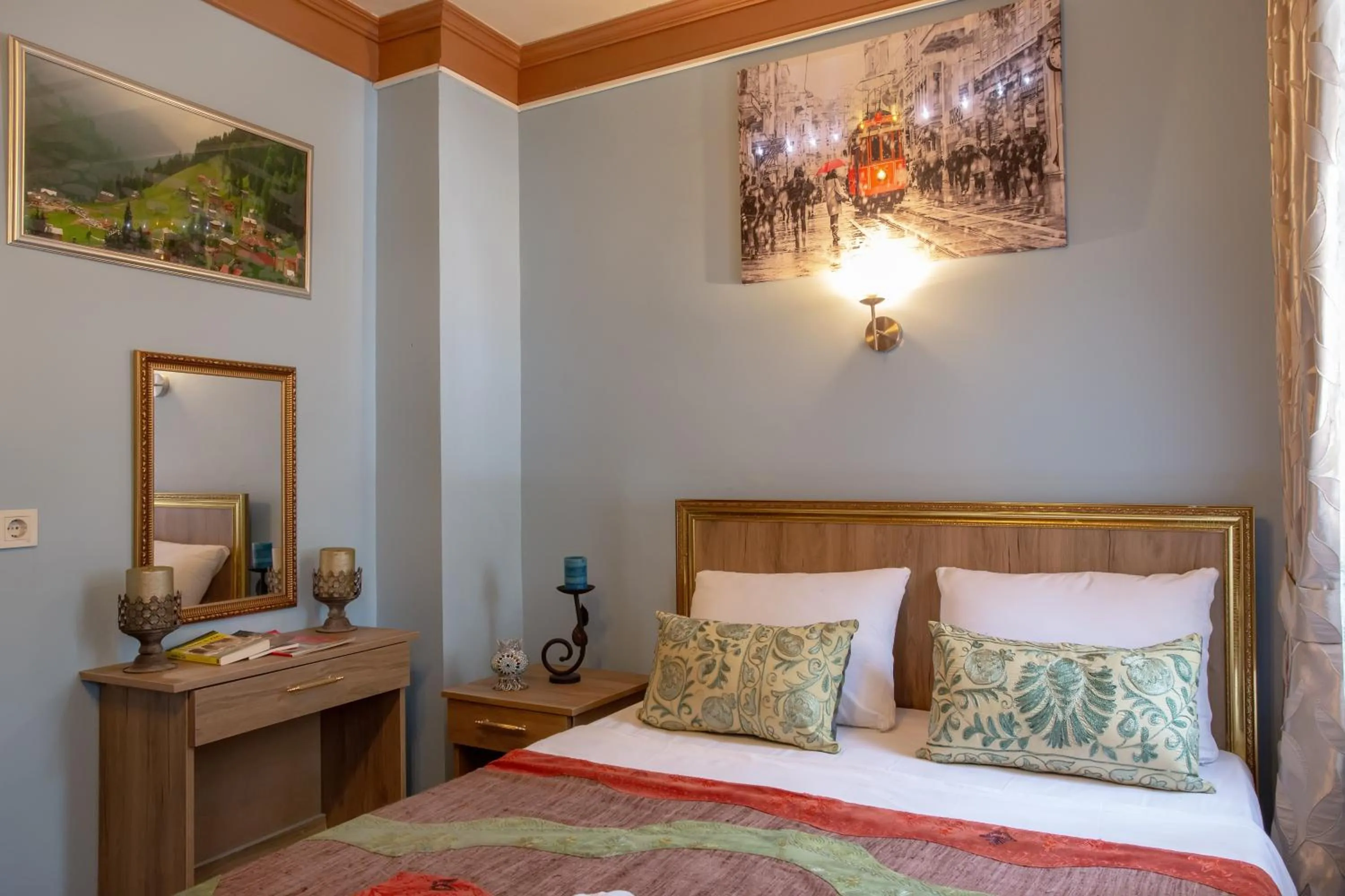 Photo of the whole room, Bed in April Hotel