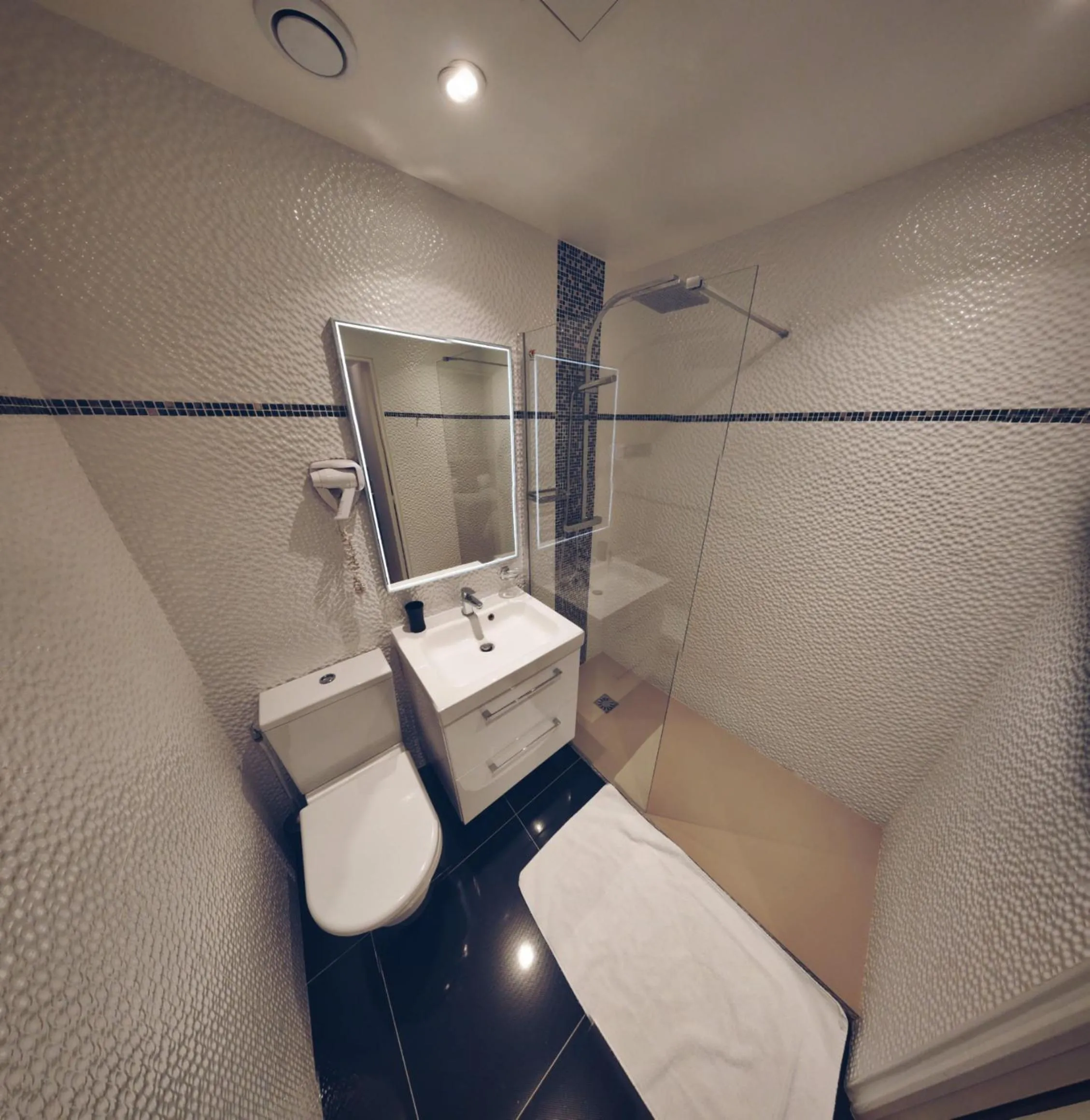 Bathroom in Little Hôtel