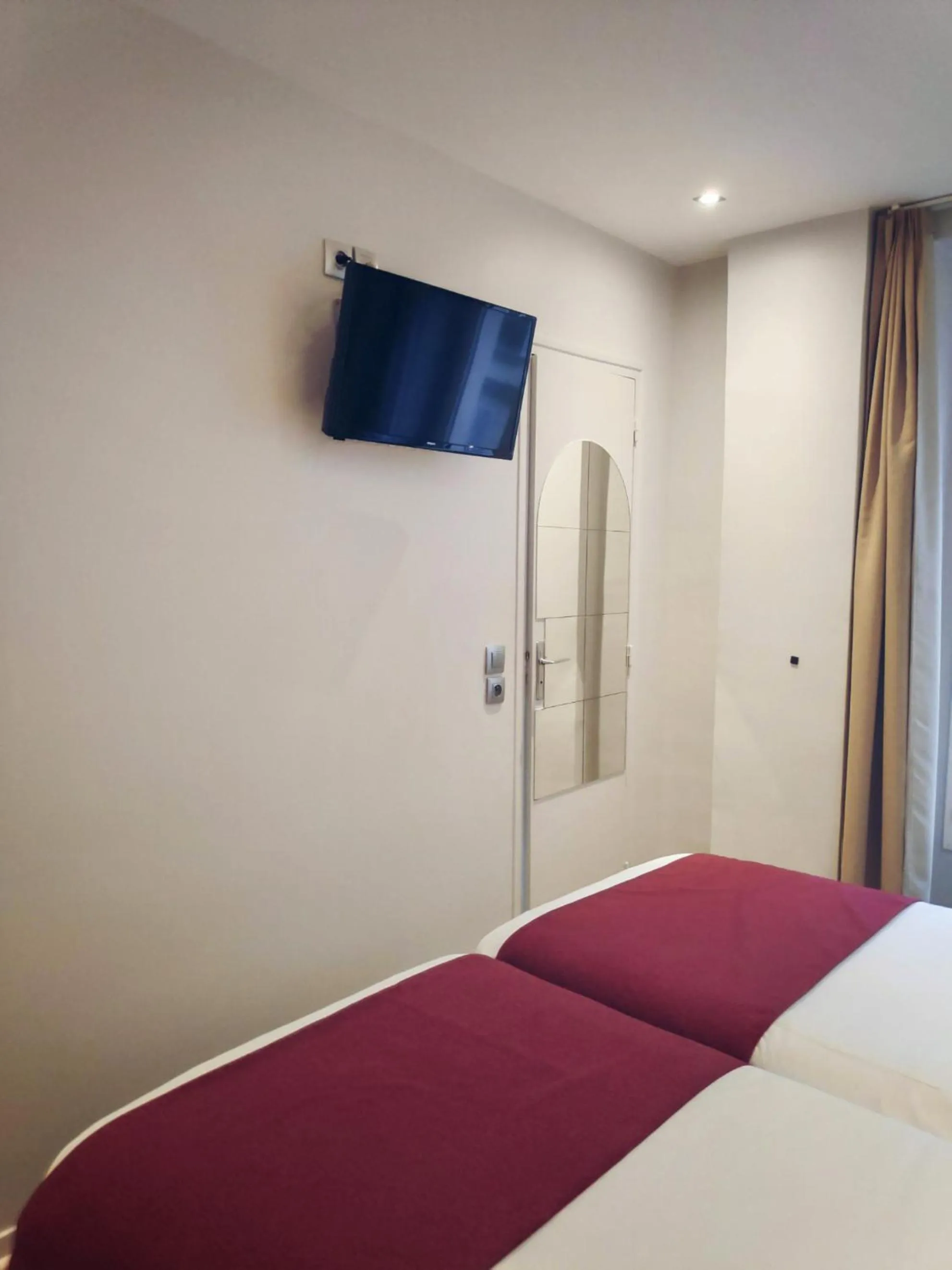 Bed in Little Hôtel