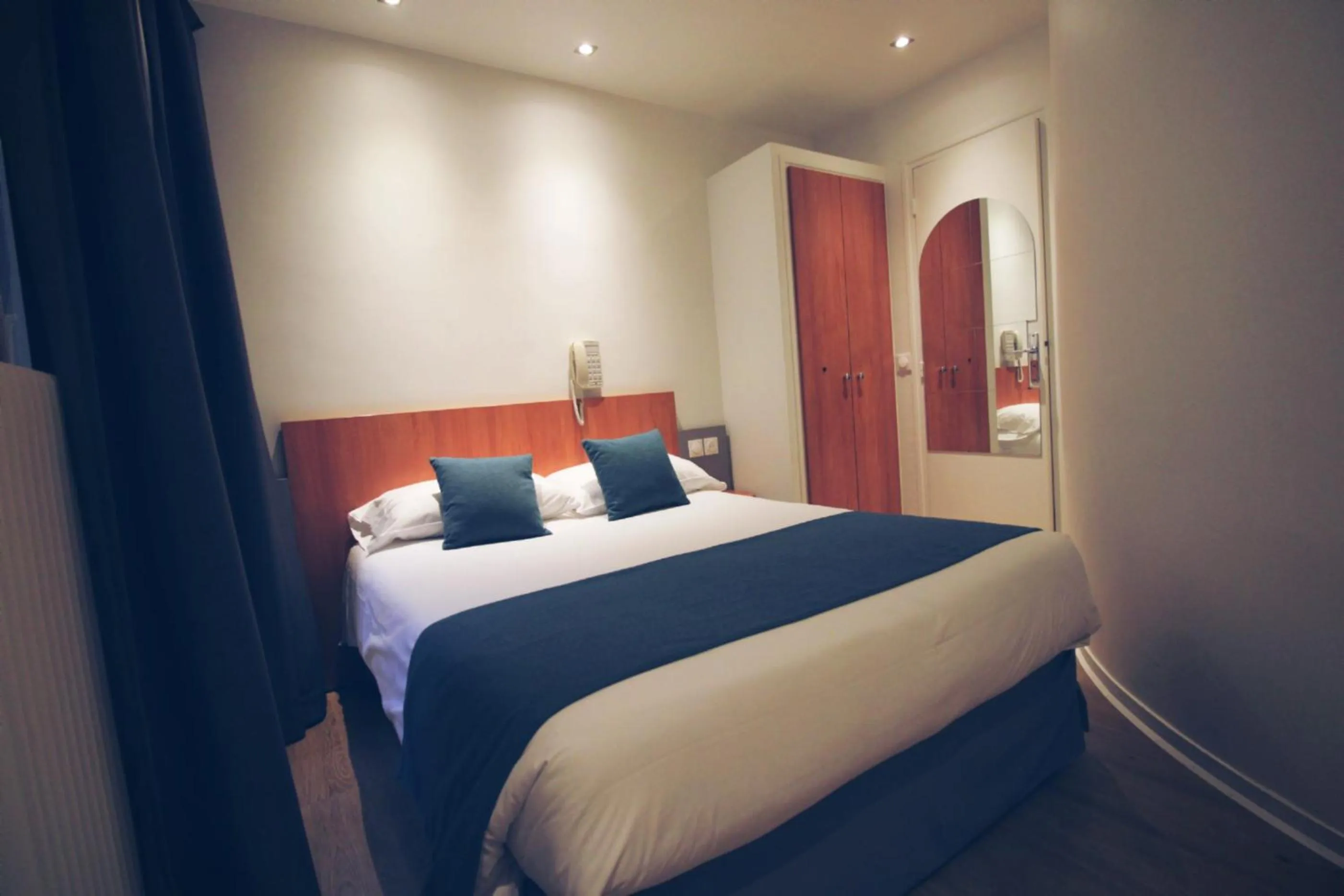 Bed in Little Hôtel