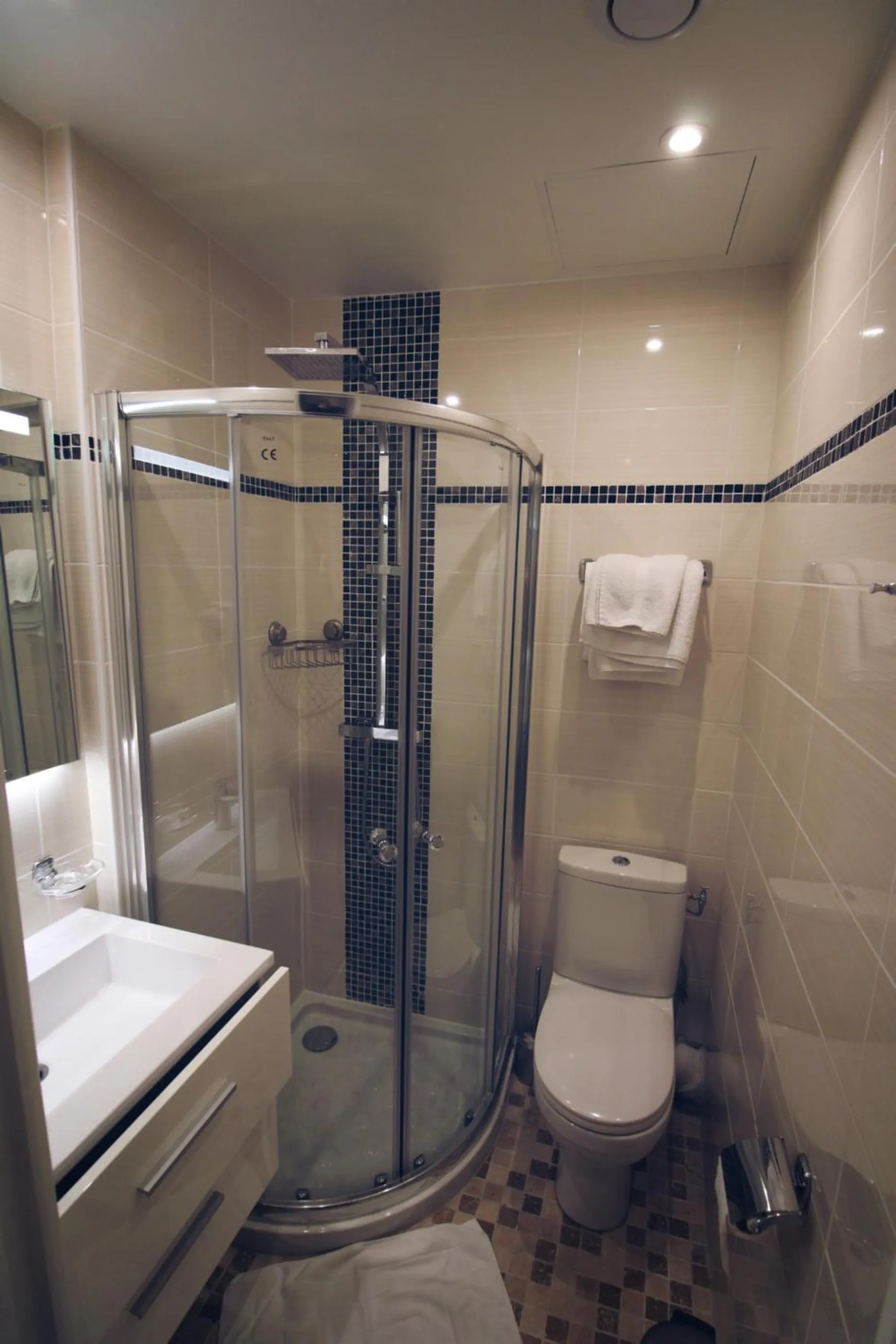 Bathroom in Little Hôtel