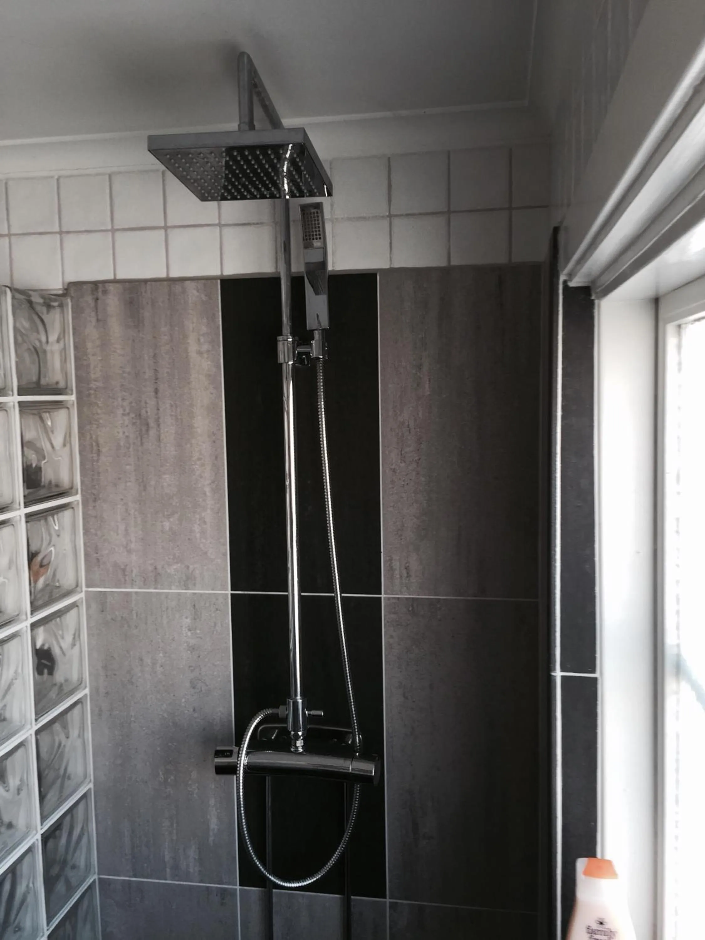 Shower in Mullbärsgårdens Bed and Breakfast