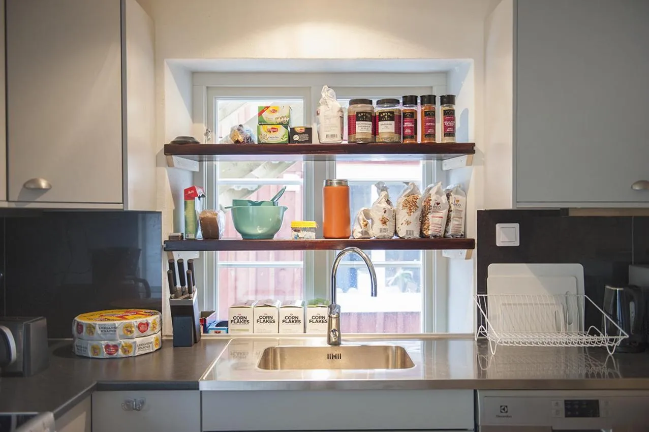 Communal kitchen in Mullbärsgårdens Bed and Breakfast