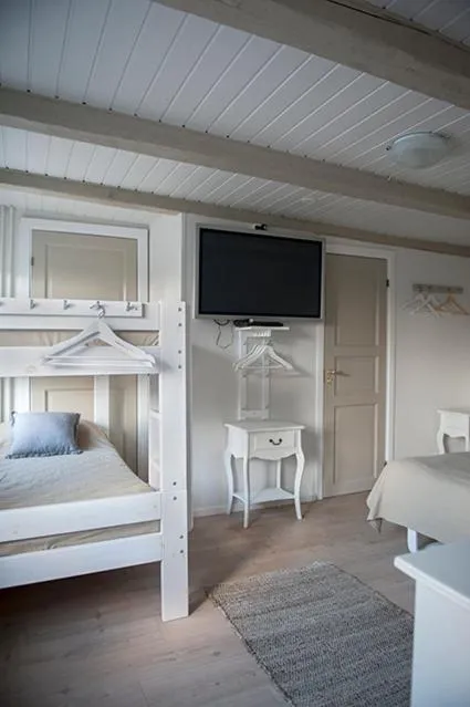 Photo of the whole room, Bed in Mullbärsgårdens Bed and Breakfast