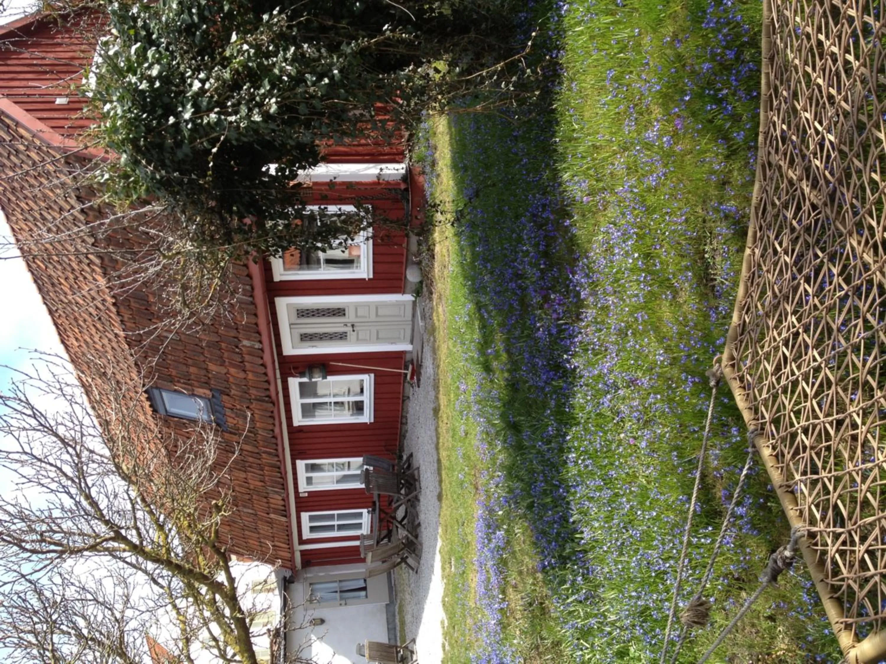 Property building in Mullbärsgårdens Bed and Breakfast